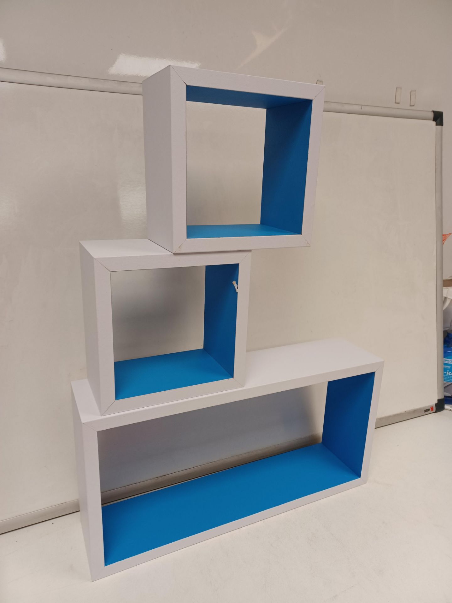 PALLET TO CONTAIN 160 X NEW BOXED SETS OF 3 CHUNKY CUBES READY ASSEMBLED WALL SHELVES-BLUE. RRP £ - Image 2 of 3