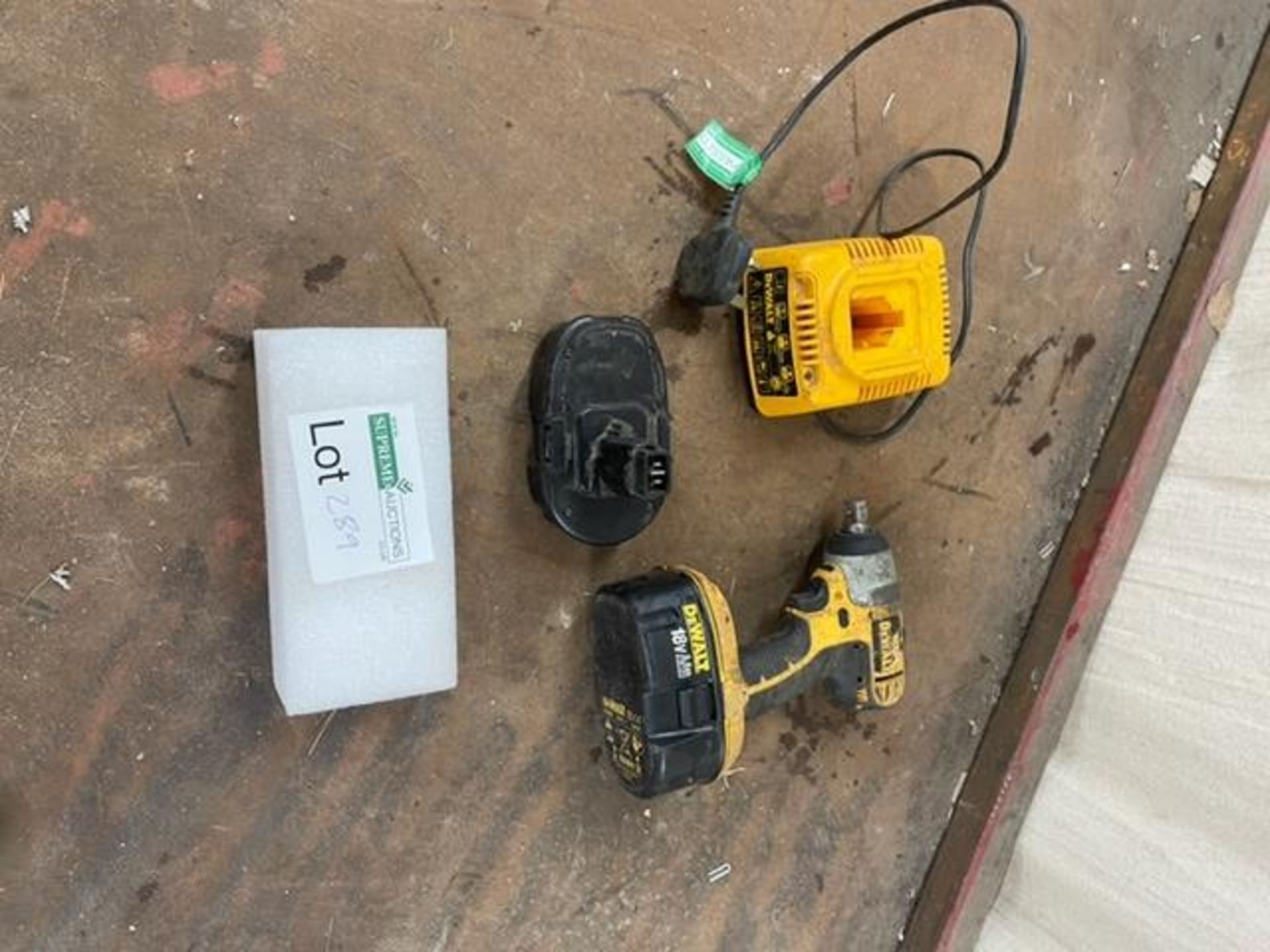 DEWALT 1/2 NUT RUNNER GUN CHARGER 2 BATTERIES