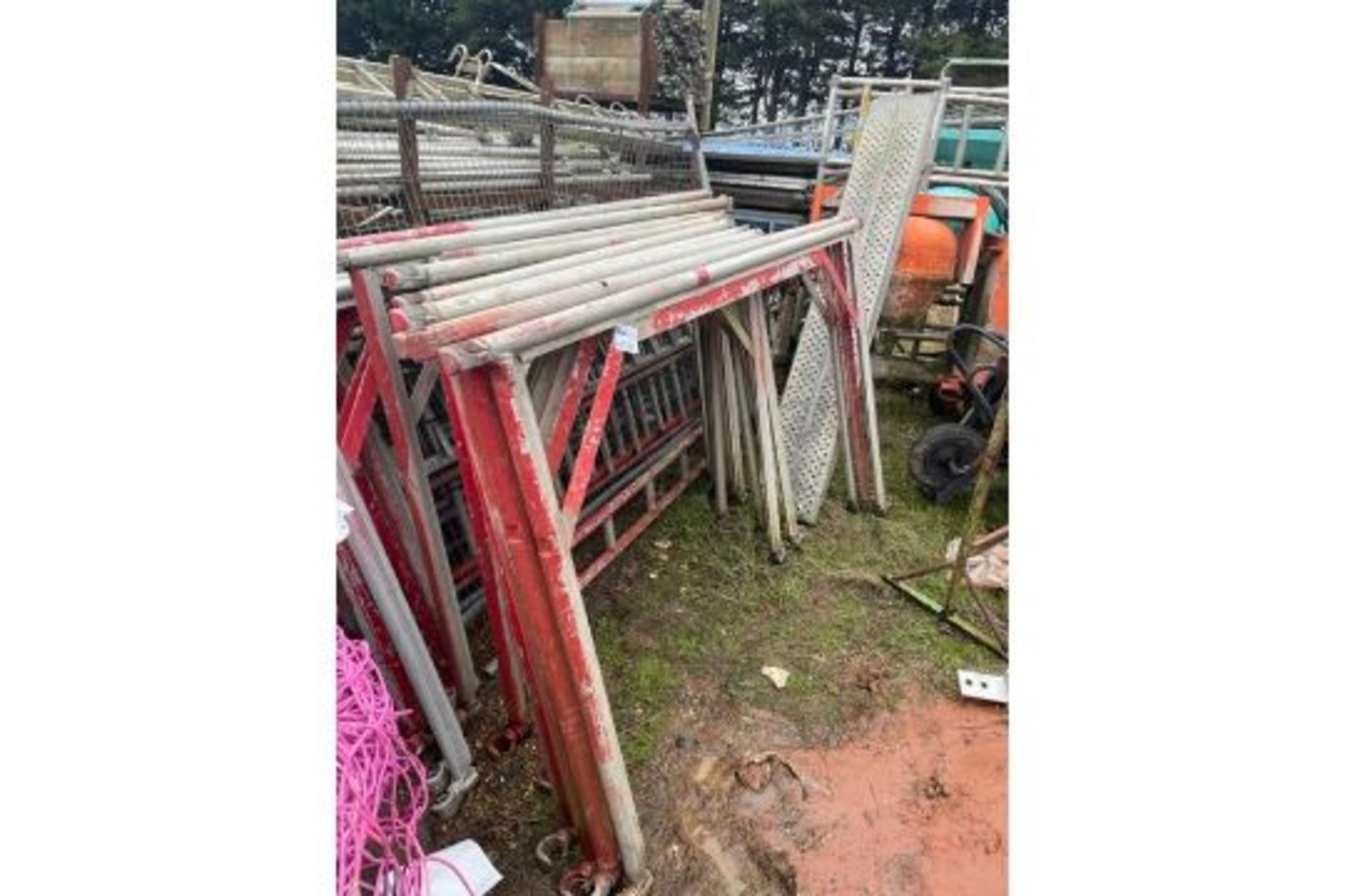 4 X TOWER SCAFFOLD SPAN FRAMES APPROX 6 FT