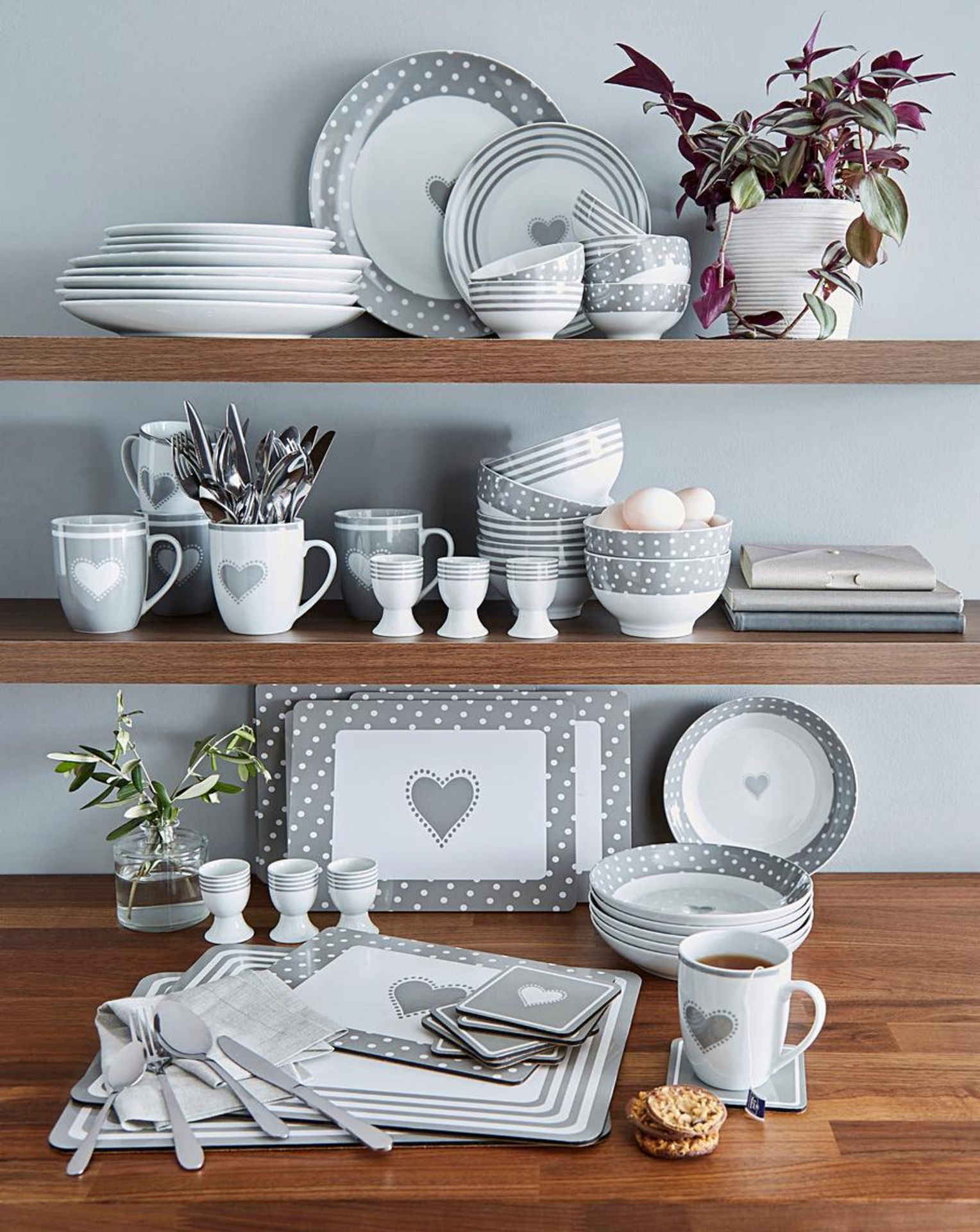 80 Piece Grey Heart Combo Dinner Set. RRP £155.00. - SR6. Be the envy of your friends and family
