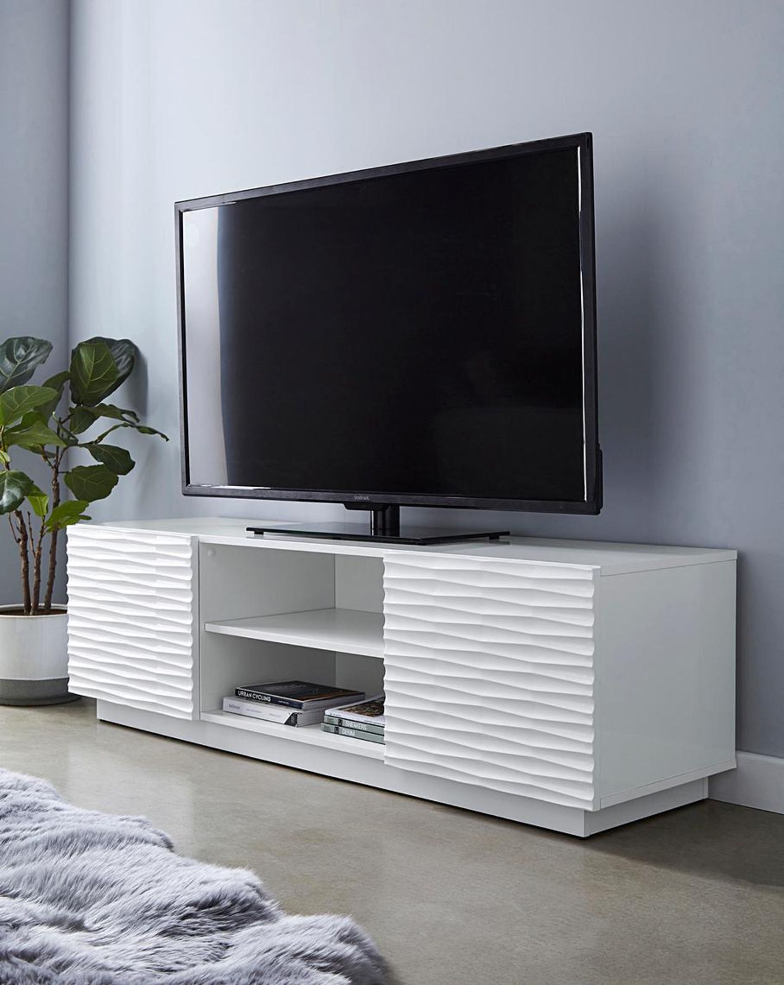 Saskia High Gloss 2 Door Wide TV unit. RRP £199.00. - SR6. Create a calm and serene atmosphere in