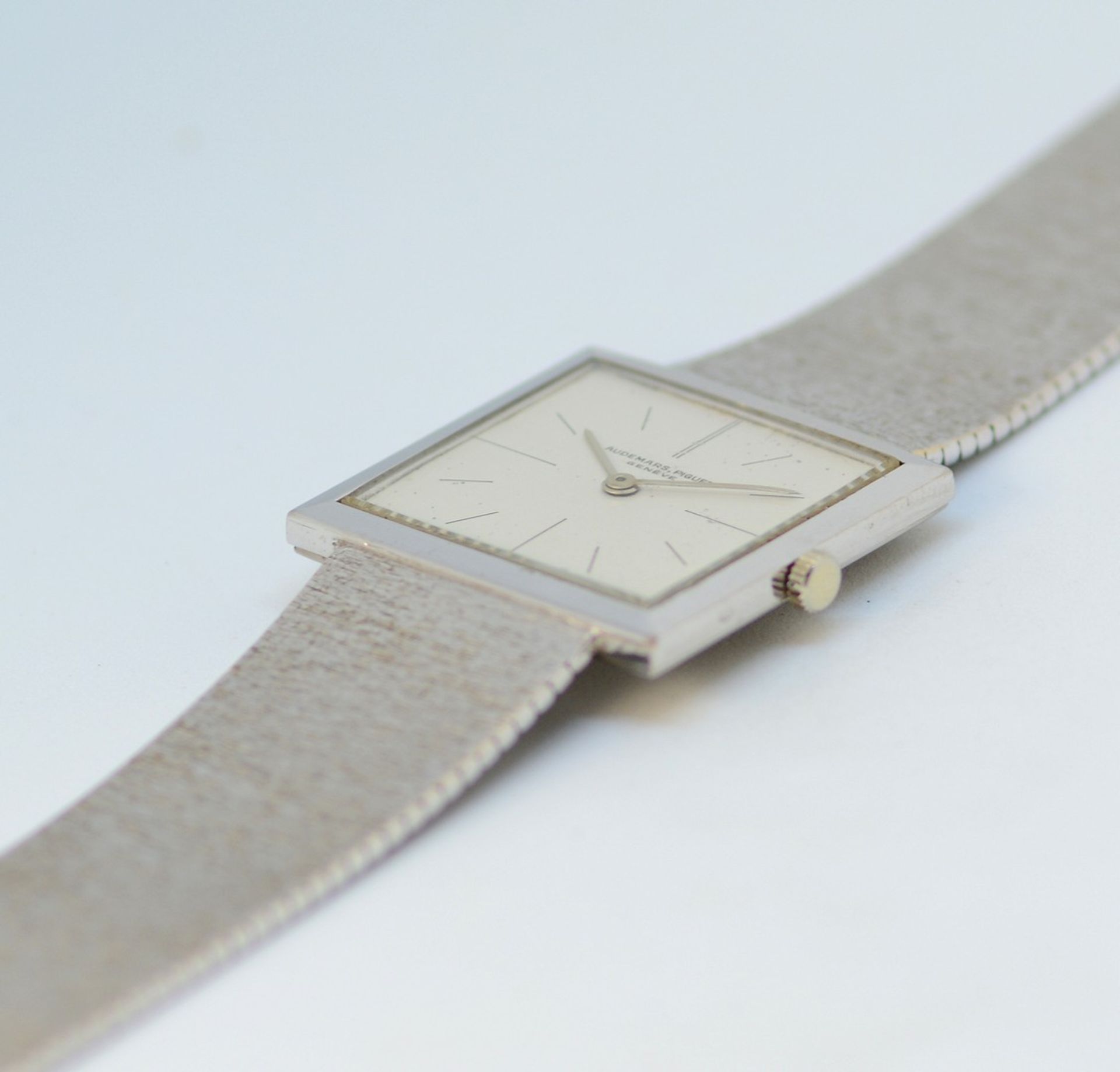 Audemars Piguet / Square Ultra Thin 18K - Unisex White gold Wrist Watch - Image 6 of 6