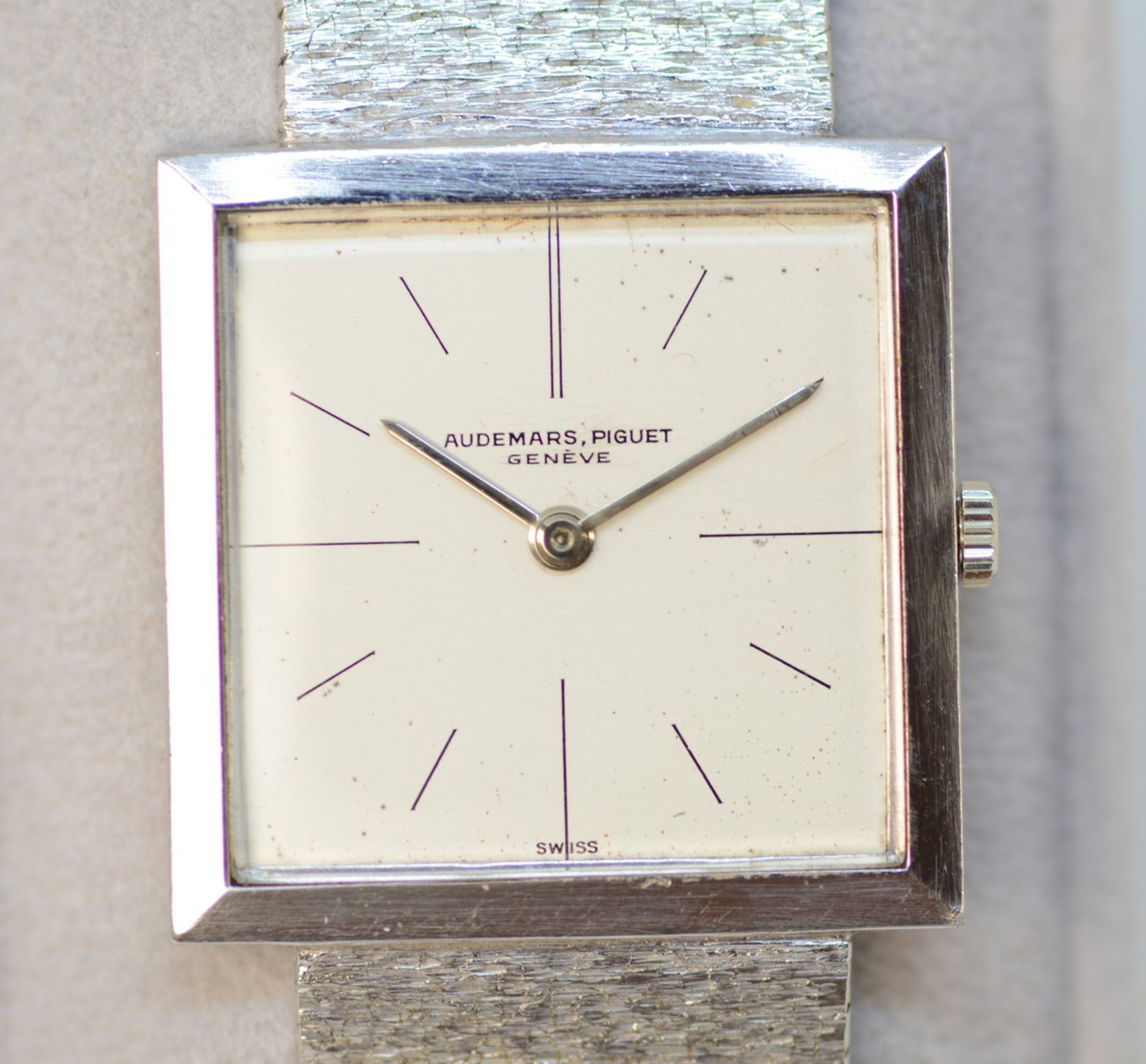 Audemars Piguet / Square Ultra Thin 18K - Unisex White gold Wrist Watch - Image 2 of 6