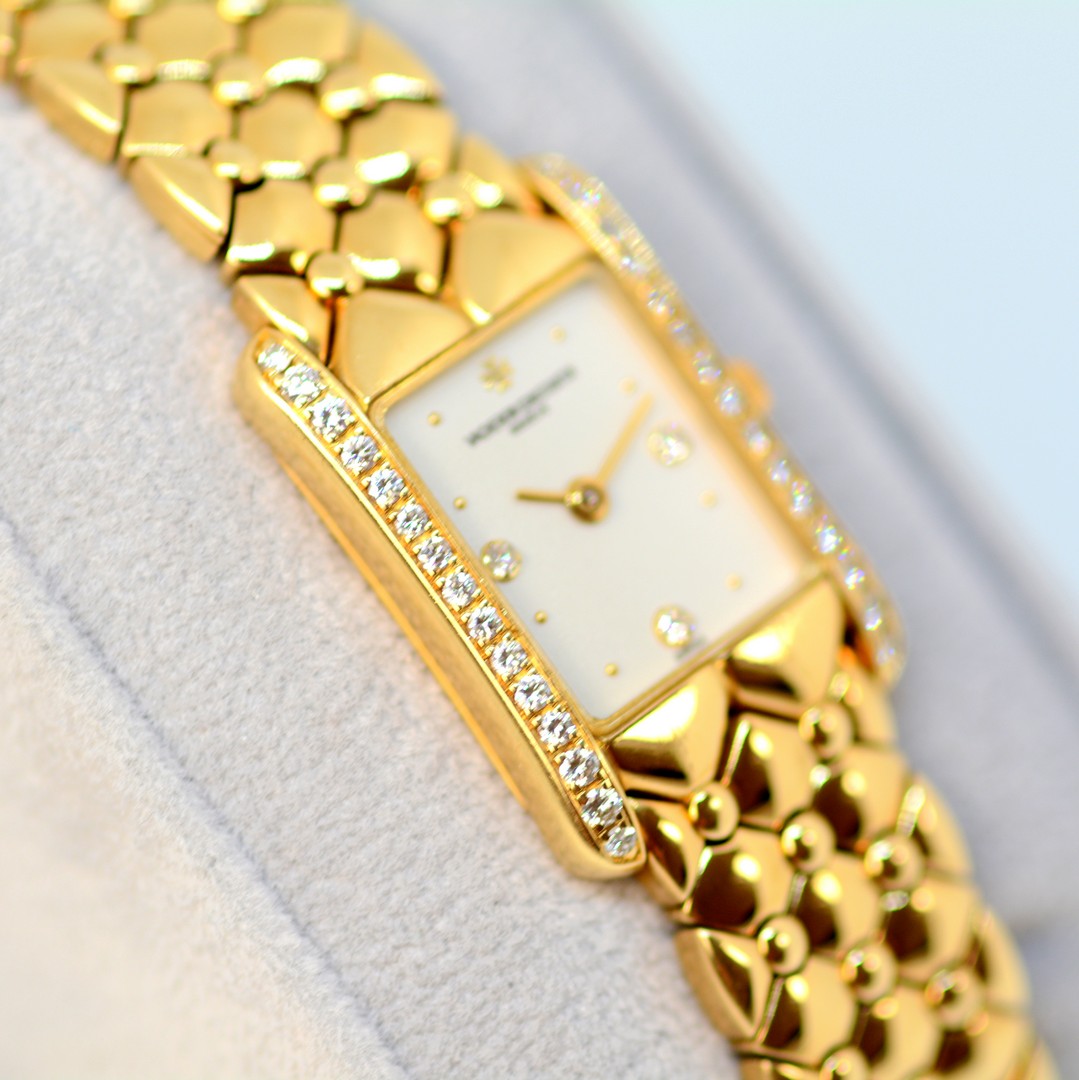 Vacheron Constantin / Ispahan 18K - Diamond - Lady's Yellow gold Wrist Watch - Image 7 of 11