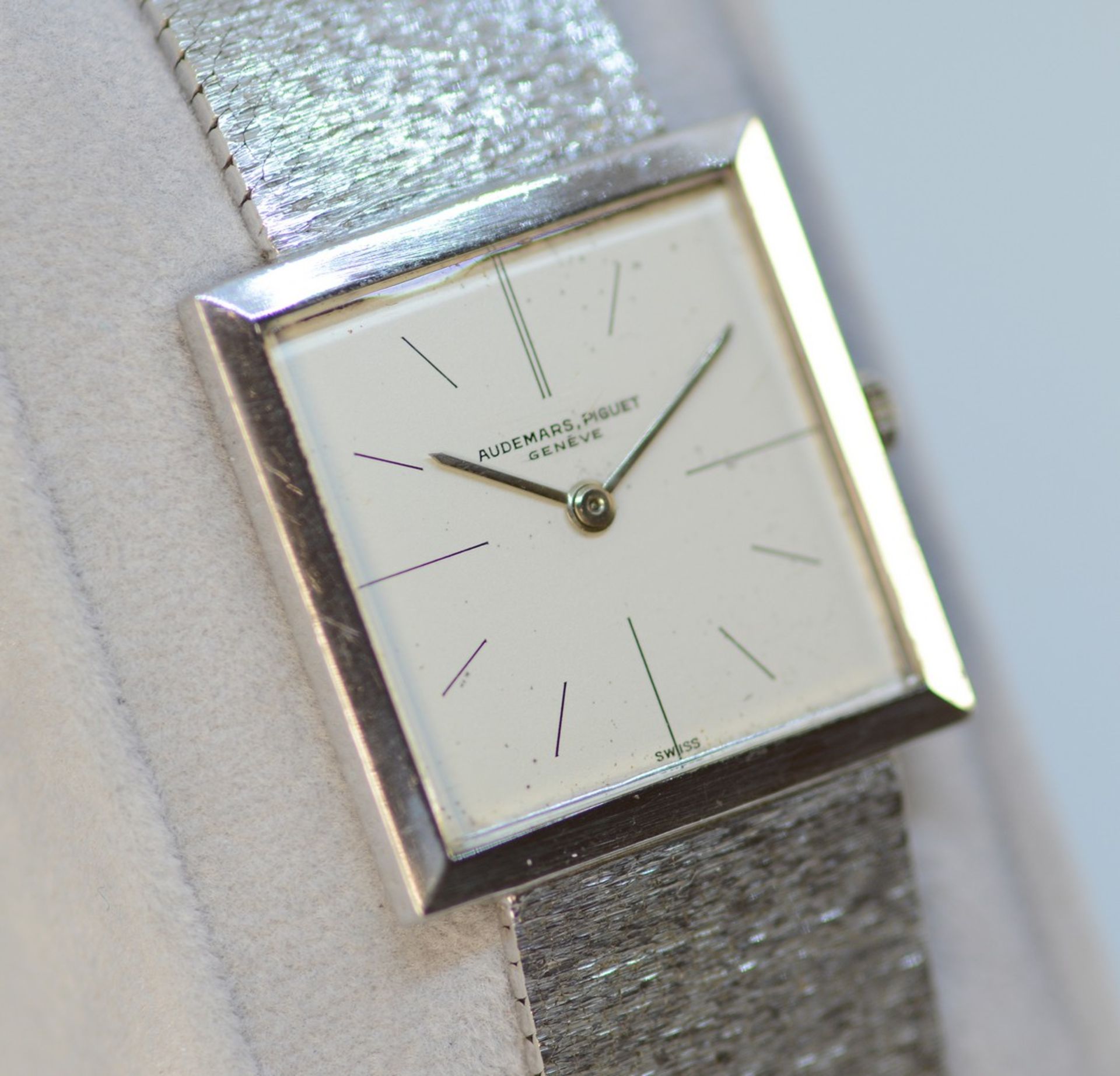 Audemars Piguet / Square Ultra Thin 18K - Unisex White gold Wrist Watch - Image 3 of 6