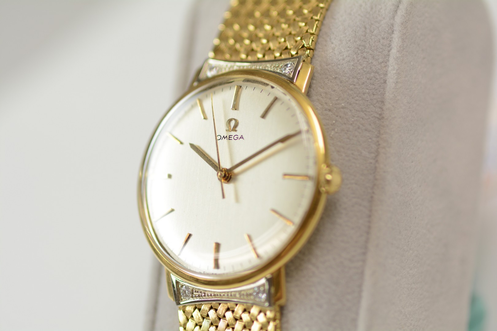 Omega / Vintage Diamond - All 18K - Gentlmen's Yellow gold Wrist Watch - Image 4 of 10