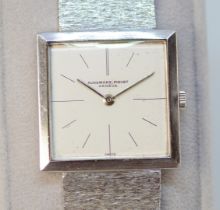 Audemars Piguet / Square Ultra Thin 18K - Unisex White gold Wrist Watch