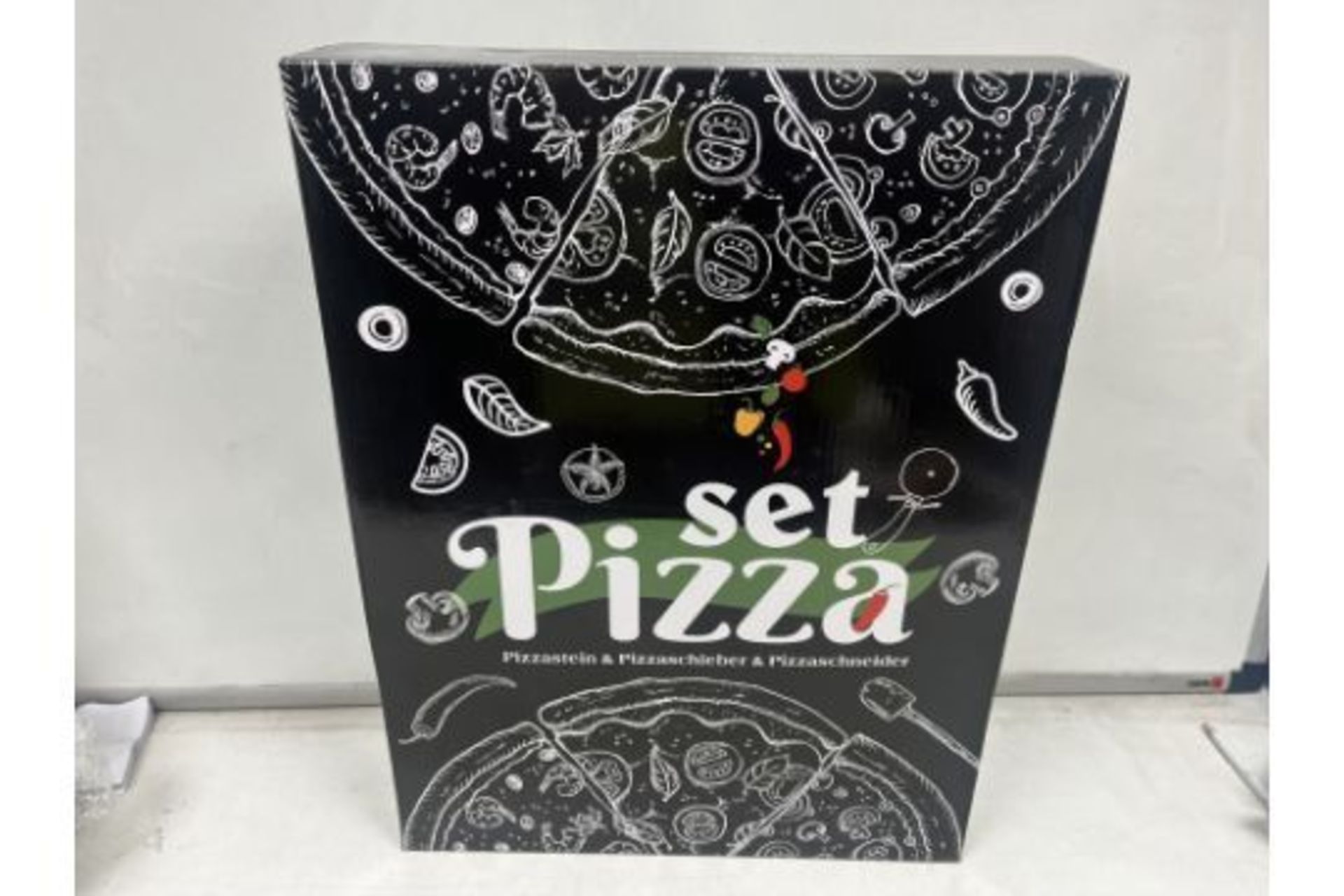 8 X BRAND NEW LARGE PIZZA STONE SETS RRP £40 EACH S1P