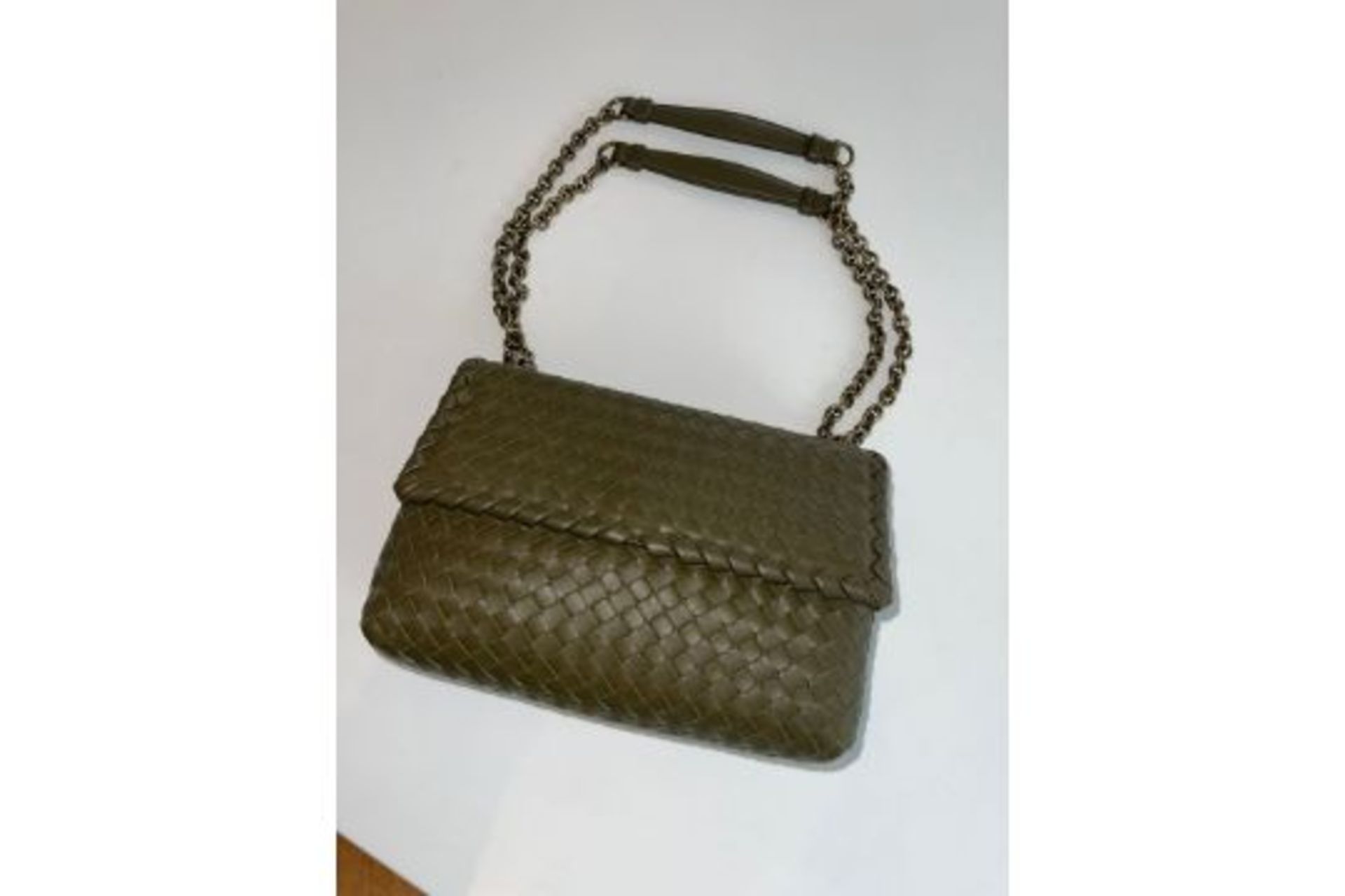 Bottega Veneta Intrecciato weave Shoulder Bag. (ex14) RRP £1,950. Stylish, luxury & a stand out