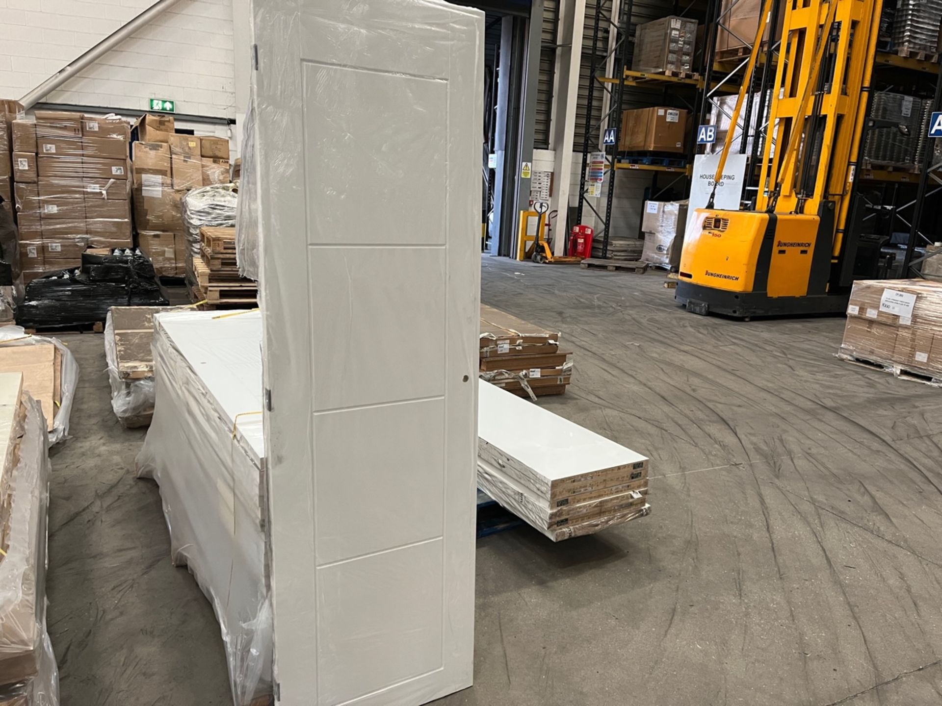 PALLET TO CONTAIN 22 X BRAND NEW PREMDOOR LADO LATCH WHITE 4 PANEL WOODEN DOORS 78 X 24 X 1.5