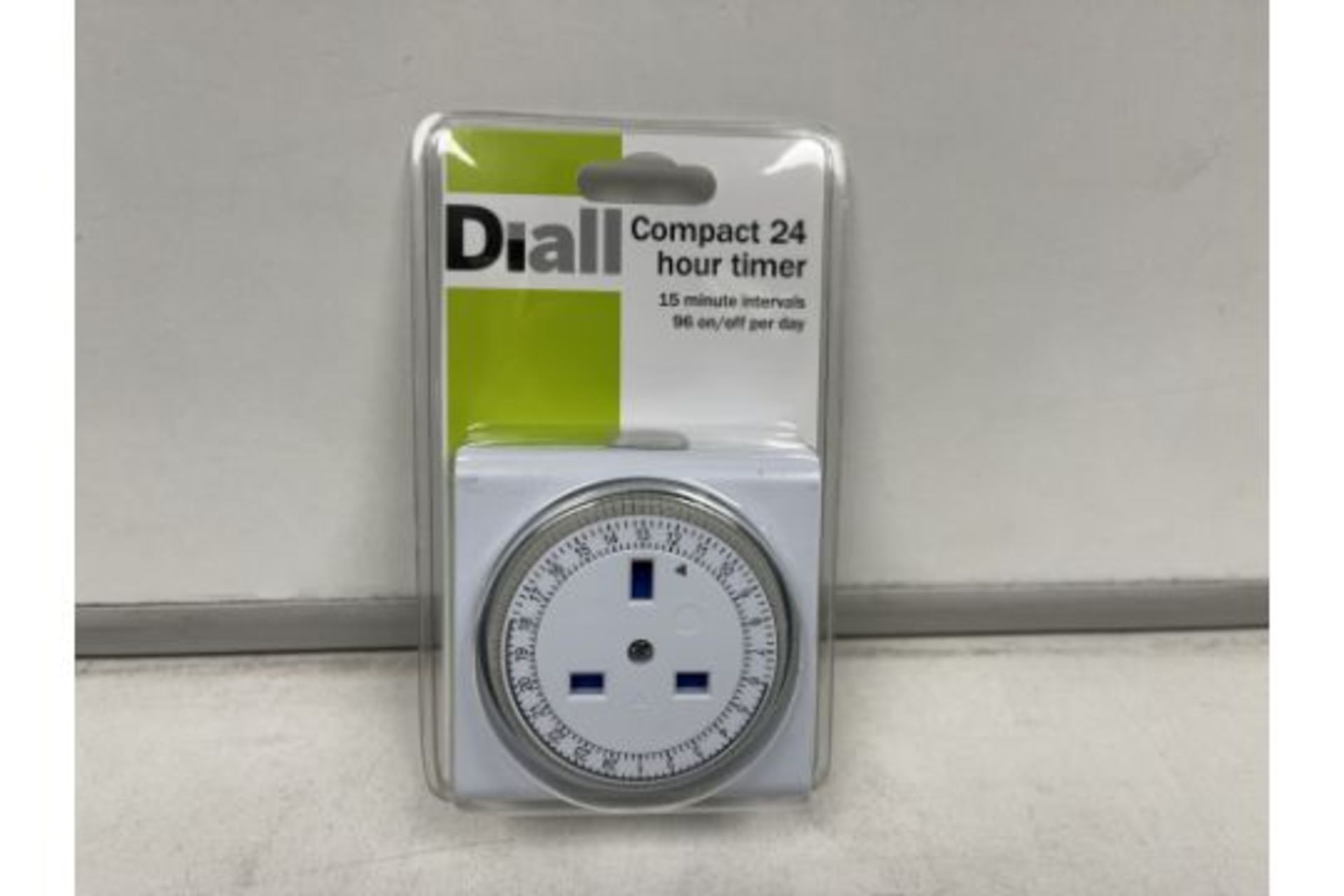 15 X NEW PACKAGED DIALL COMPACT 24 HOUR TIMERS. 15 MINUTE INTERVALS. 90 ON/OFF PER DAY. (ROW9.3)