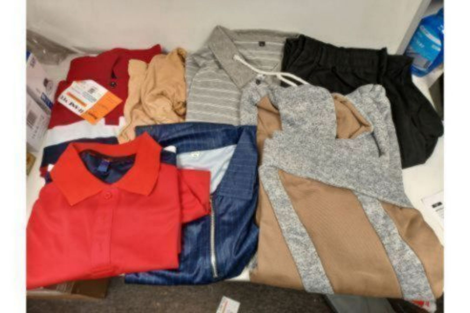 PALLET TO CONTAIN 100 X BRAND NEW ASSORTED MENSWEAR LOT INCLUDING T SHIRTS, JUMPERS, HOODIES ETC