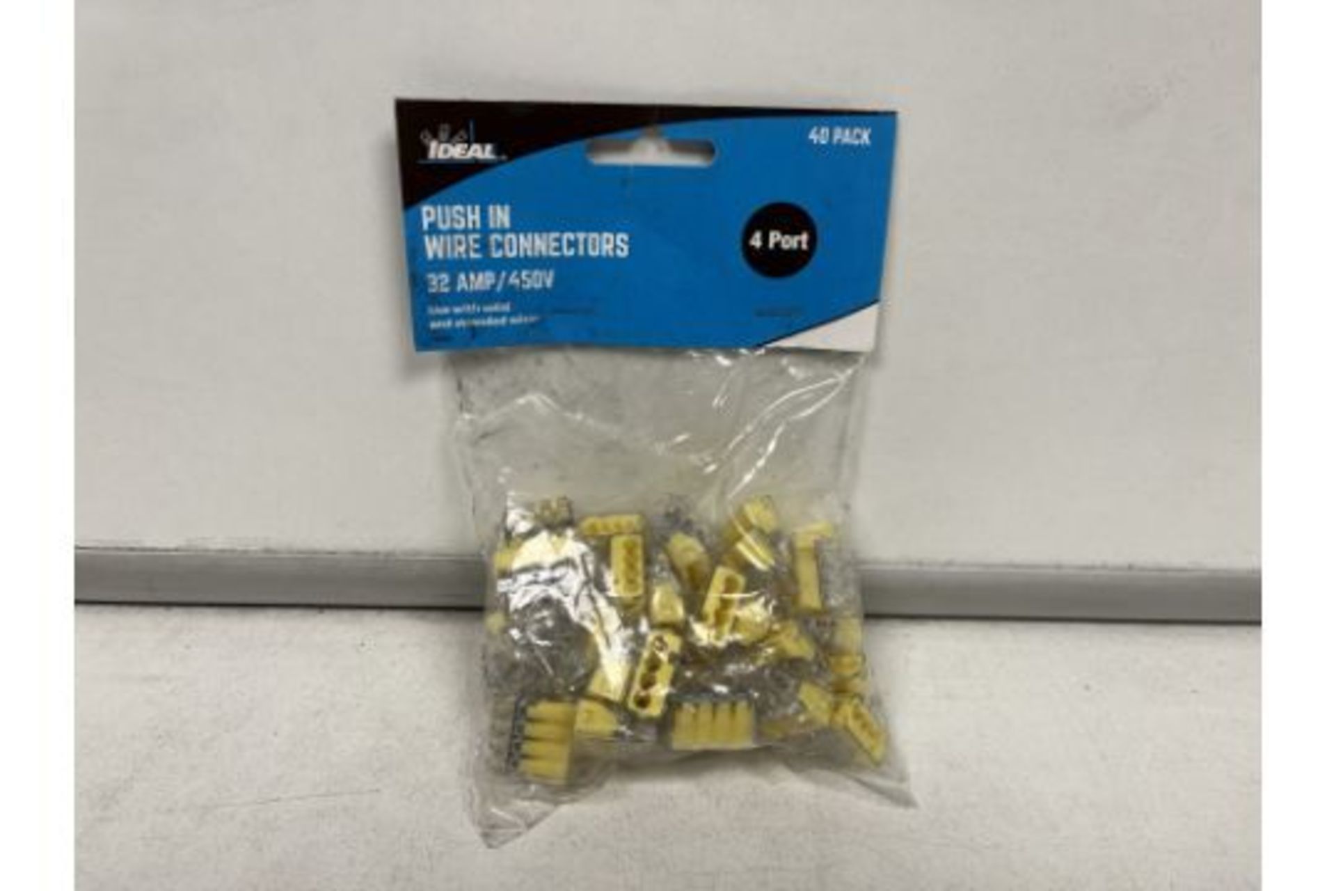 60 X BRAND NEW PACKS OF 40 IDEAL INDUSTRIES RED 32A PUSH IN WIRE CONNECTORS R3-2