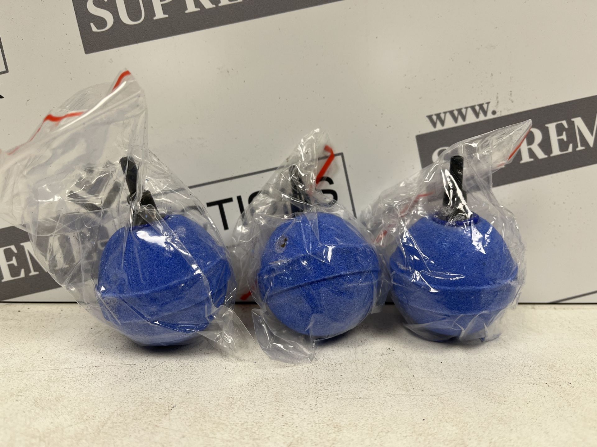 200 X BRAND NEW 2 INCH BLUE BALL AIRSTONES R15-9