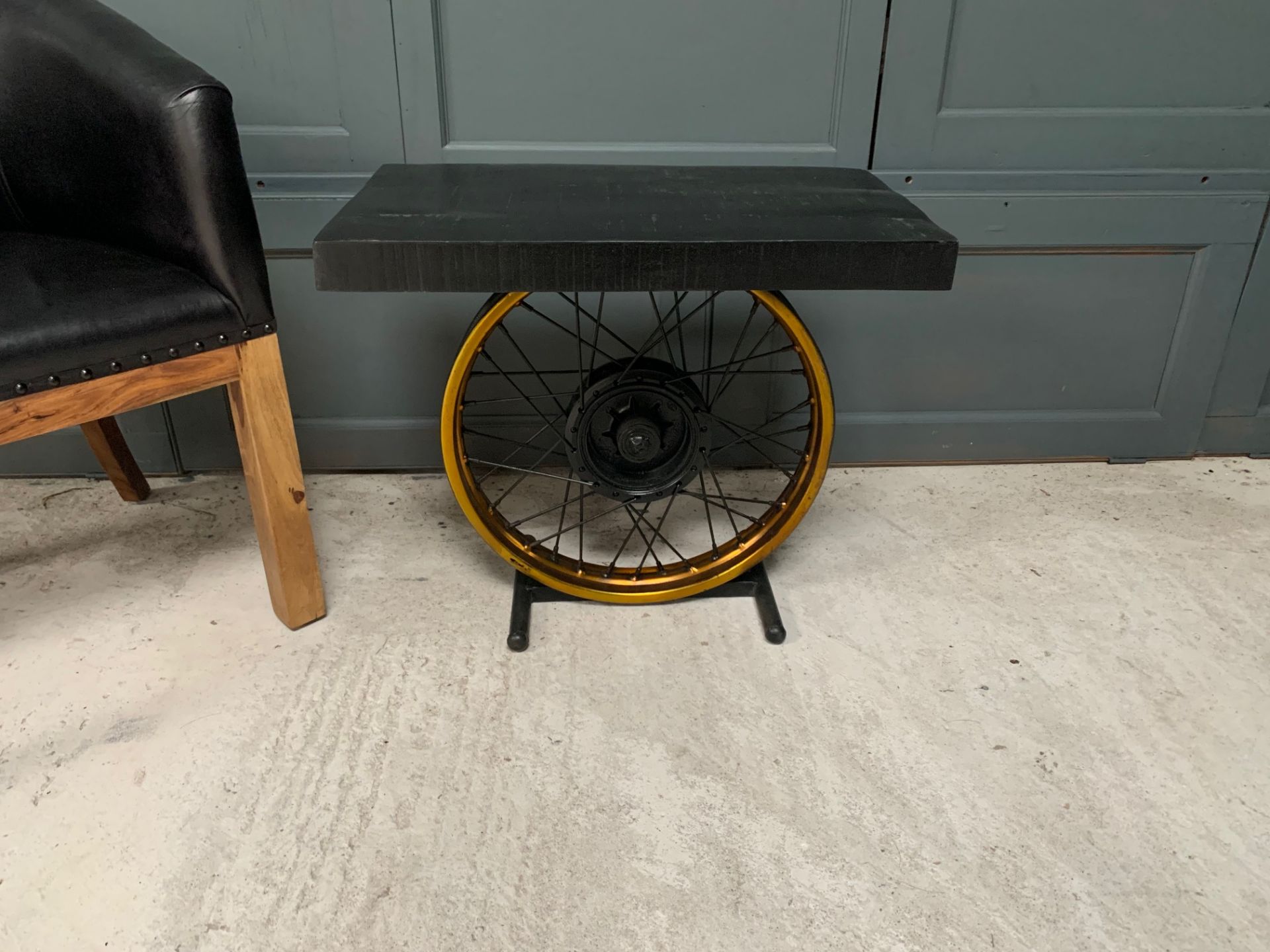 BOXED HANDMADE UPCYCLED ORIGINAL MOTORCYCLE WHEEL SIDE TABLE IN BLACK - Image 2 of 4