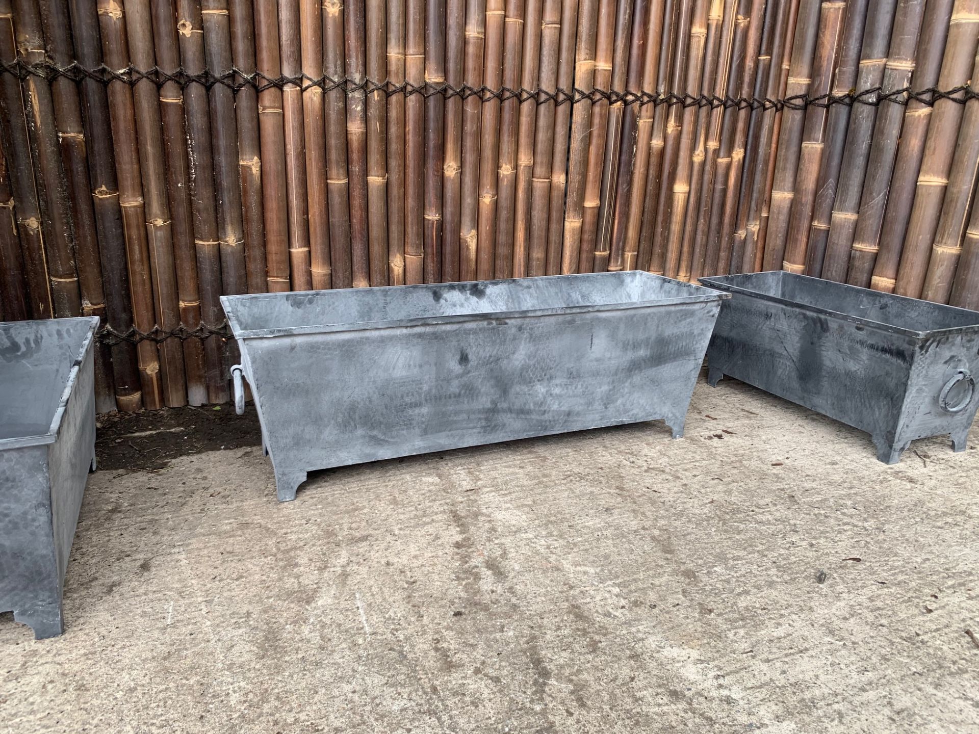 1 x Quality New Large Rectangular Steel Ornate Planter On Feet With Handles (120.5Cm X 40.5Cm X - Image 3 of 4