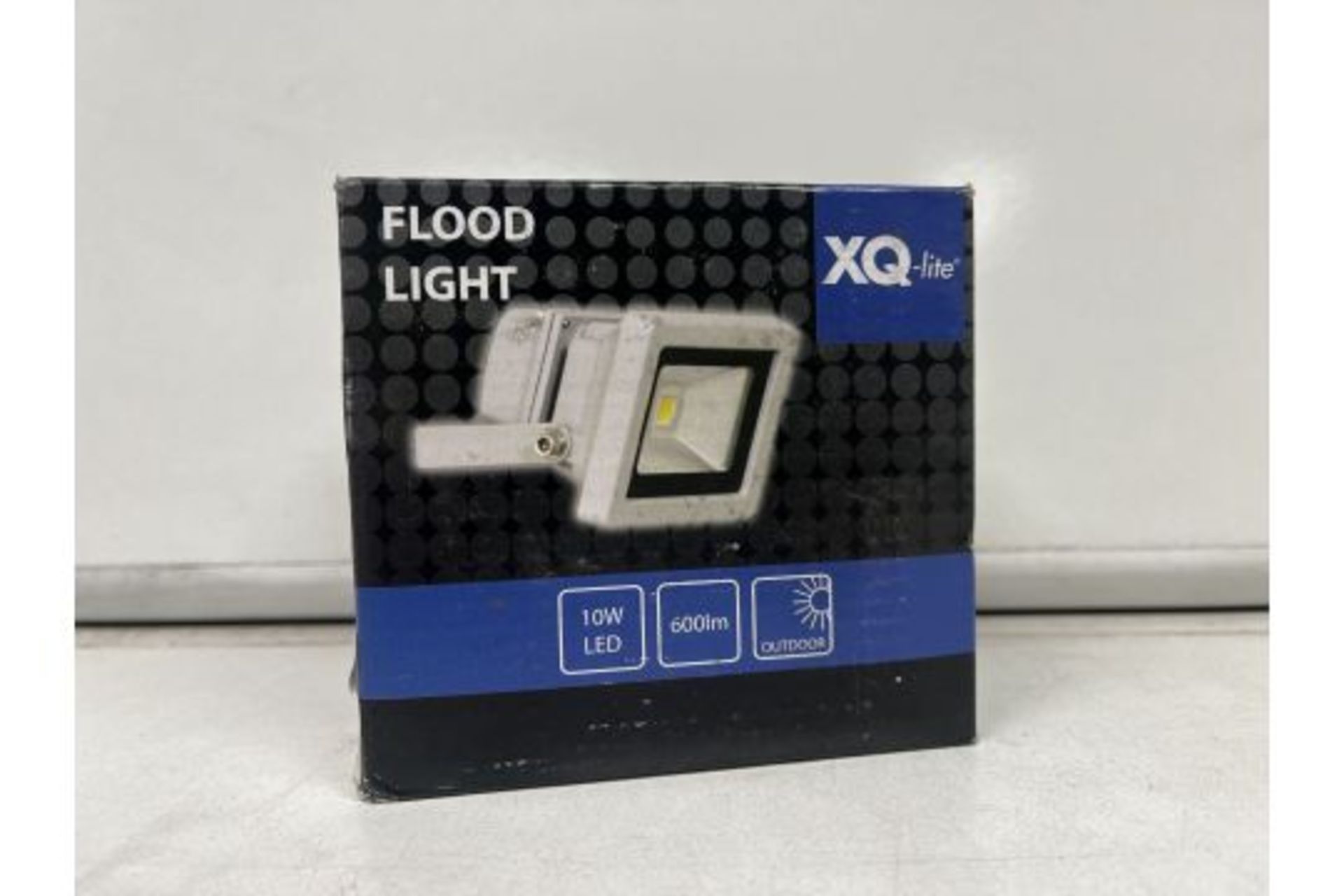 PALLET TO CONTAIN 120 X XQ-LITE MAINS POWERED COOL WHITE LED FLOODLIGHTS RRP £21 EACH R3.4