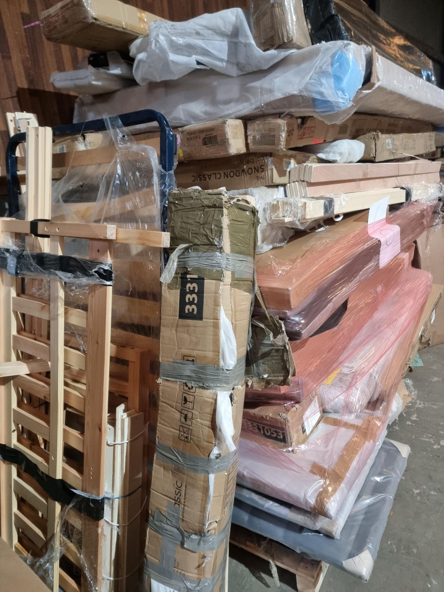 large wayfair pallet containing a large number of different bedframes and headboards - Image 2 of 3