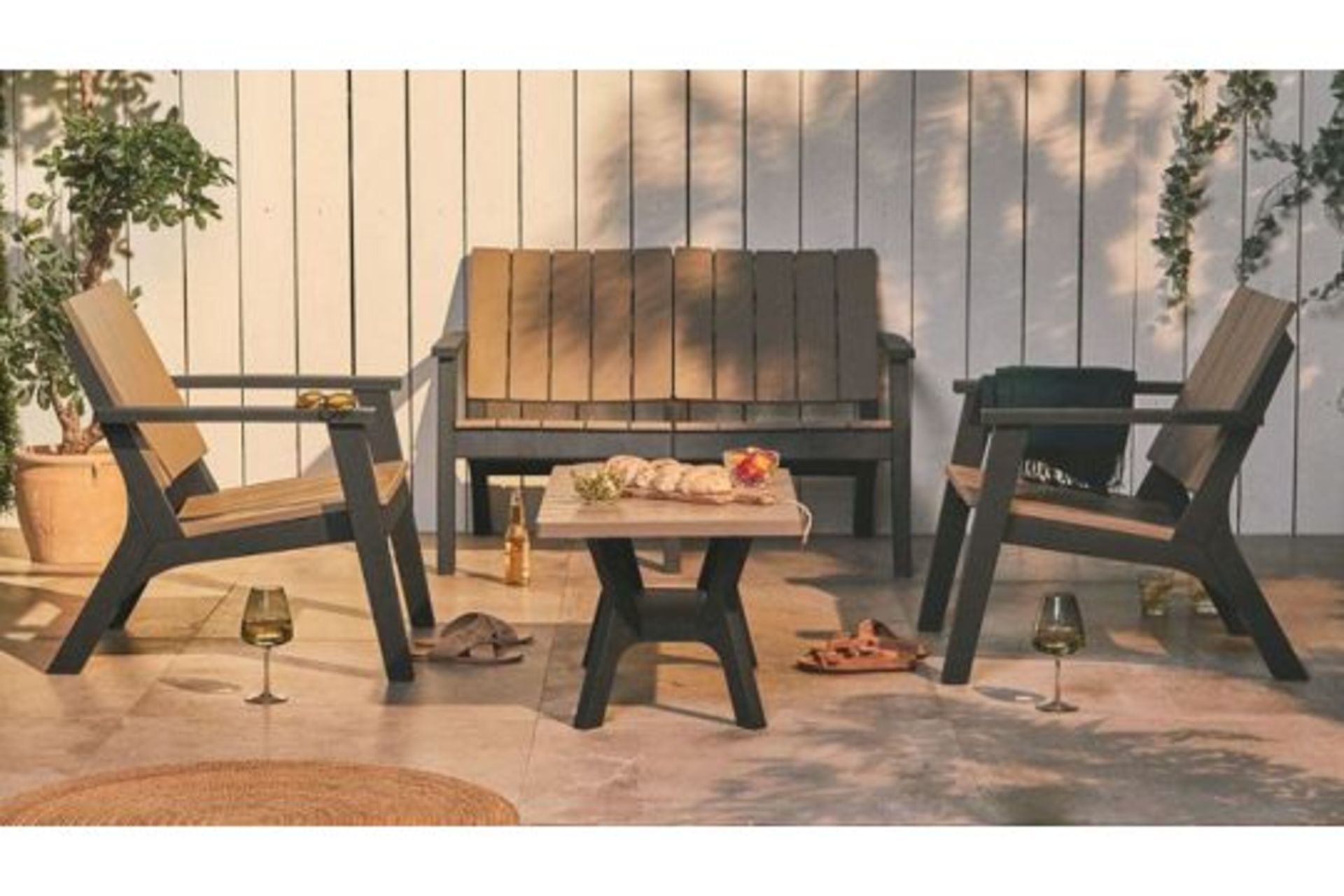 New Boxed All Weather Plastic Sofa Set. RRP £499.99. (REF537ROW3). This garden furniture set is made