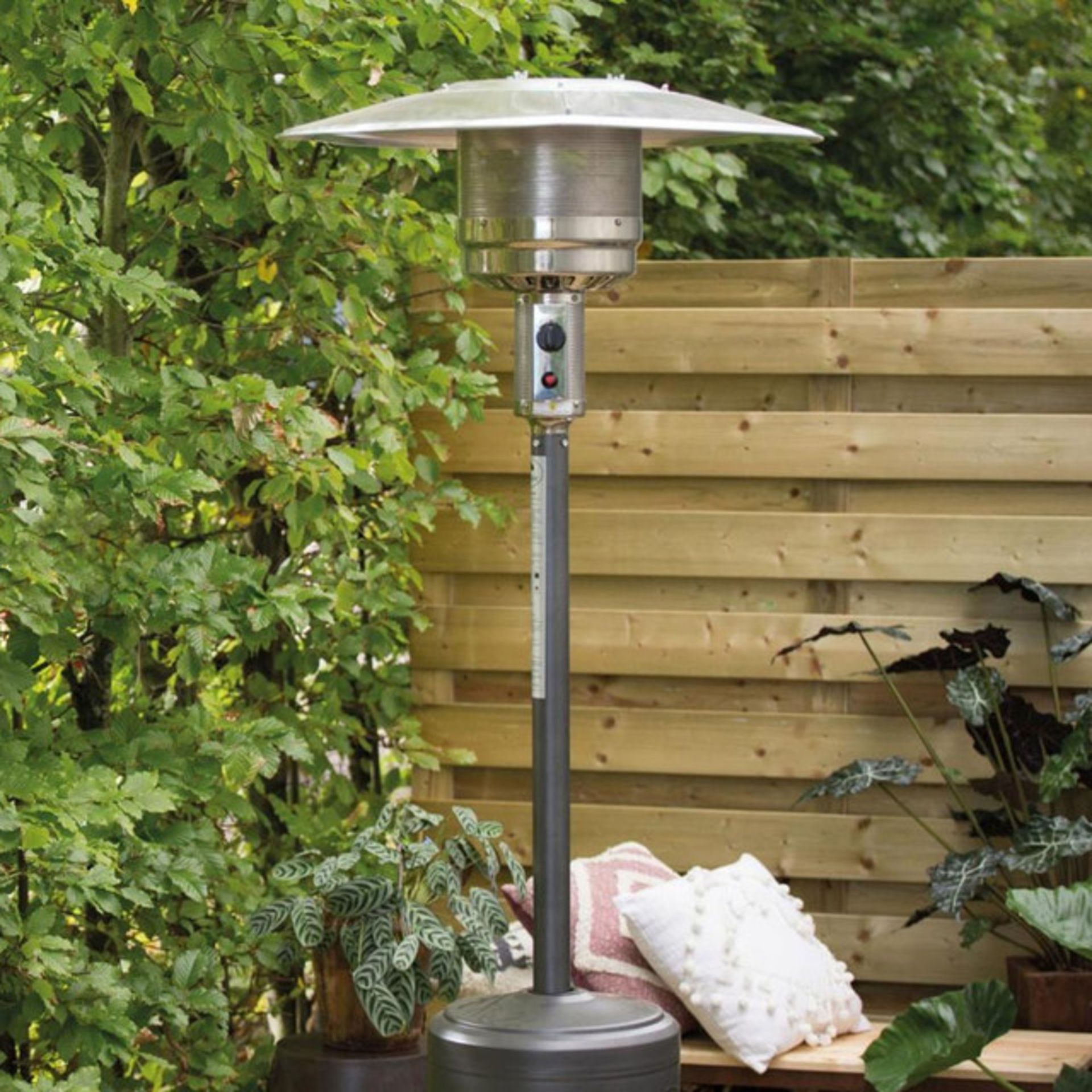 Brand new The Sunred Sargas GH12B is a stylish patio heater RRP £329. With a height of 205 cm it - Image 4 of 4