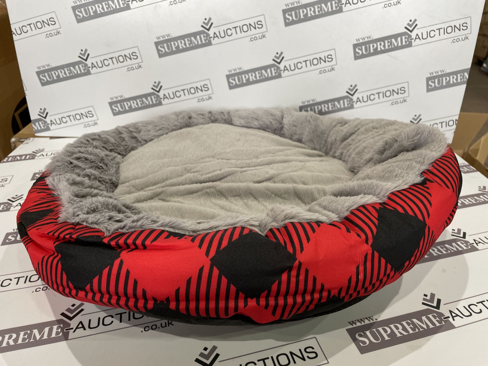 5 X BRAND NEW RED BLACK AND GREY LUXURY COMFORT ROUND PET BEDS R16-1