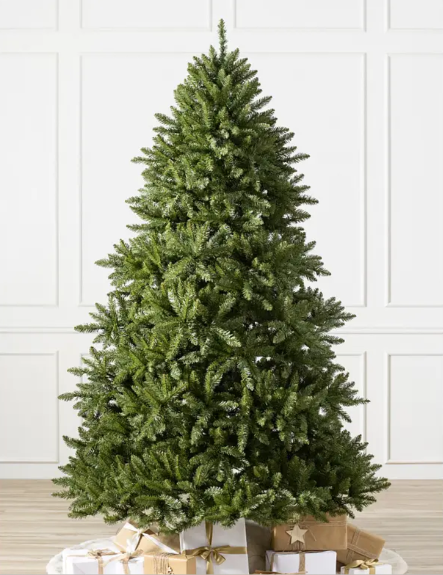 BH (The worlds leading Christmas Trees) Vancouver Spruce 7ft Unlit Tree. RRP £549.00. - BI. Our