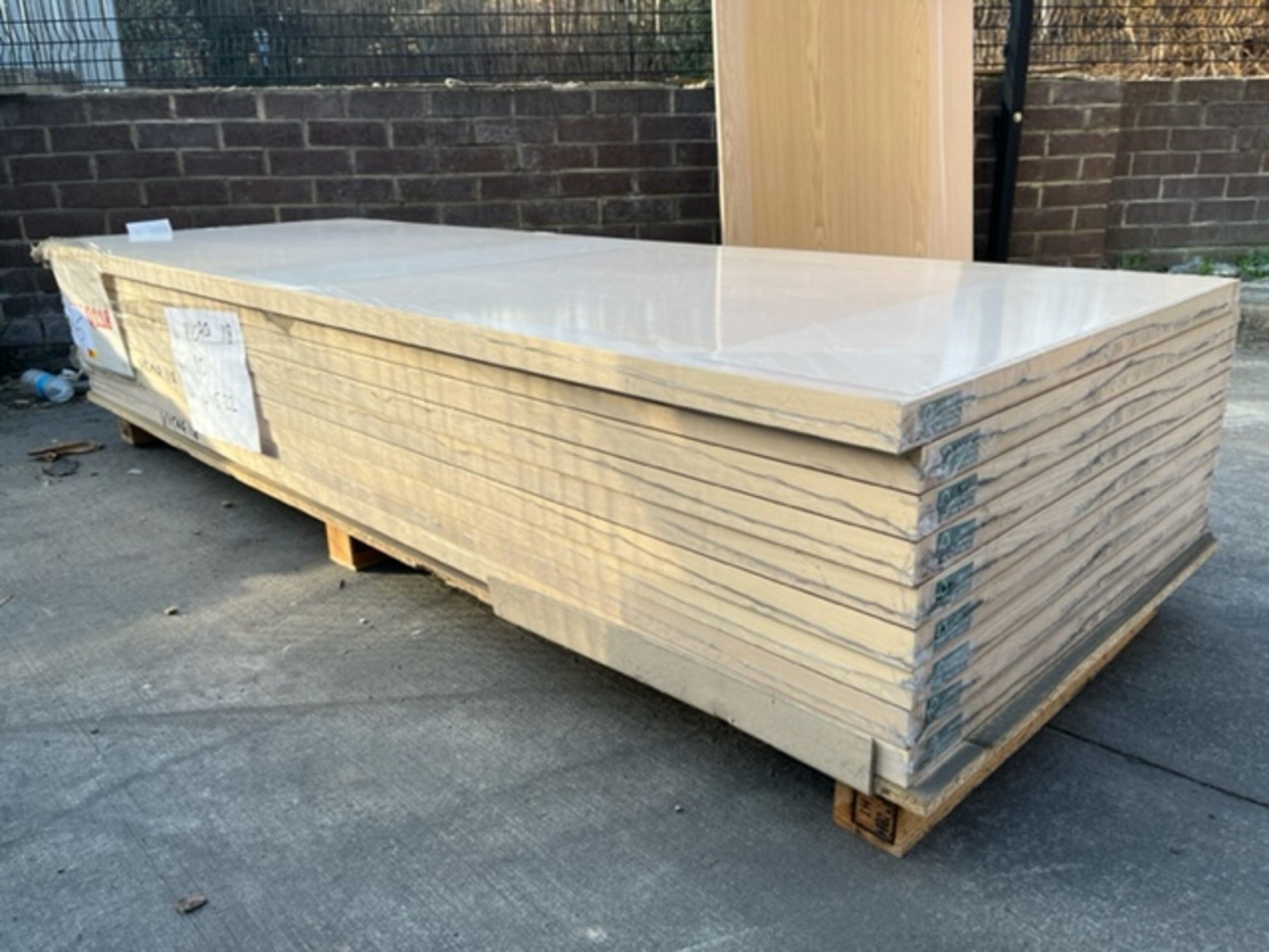 PALLET TO CONTAIN 10 X BRAND NEW VICAIMA OAK VERTICAL FOIL WOODEN DOORS 686 X 1981 X 35MM - Image 2 of 2