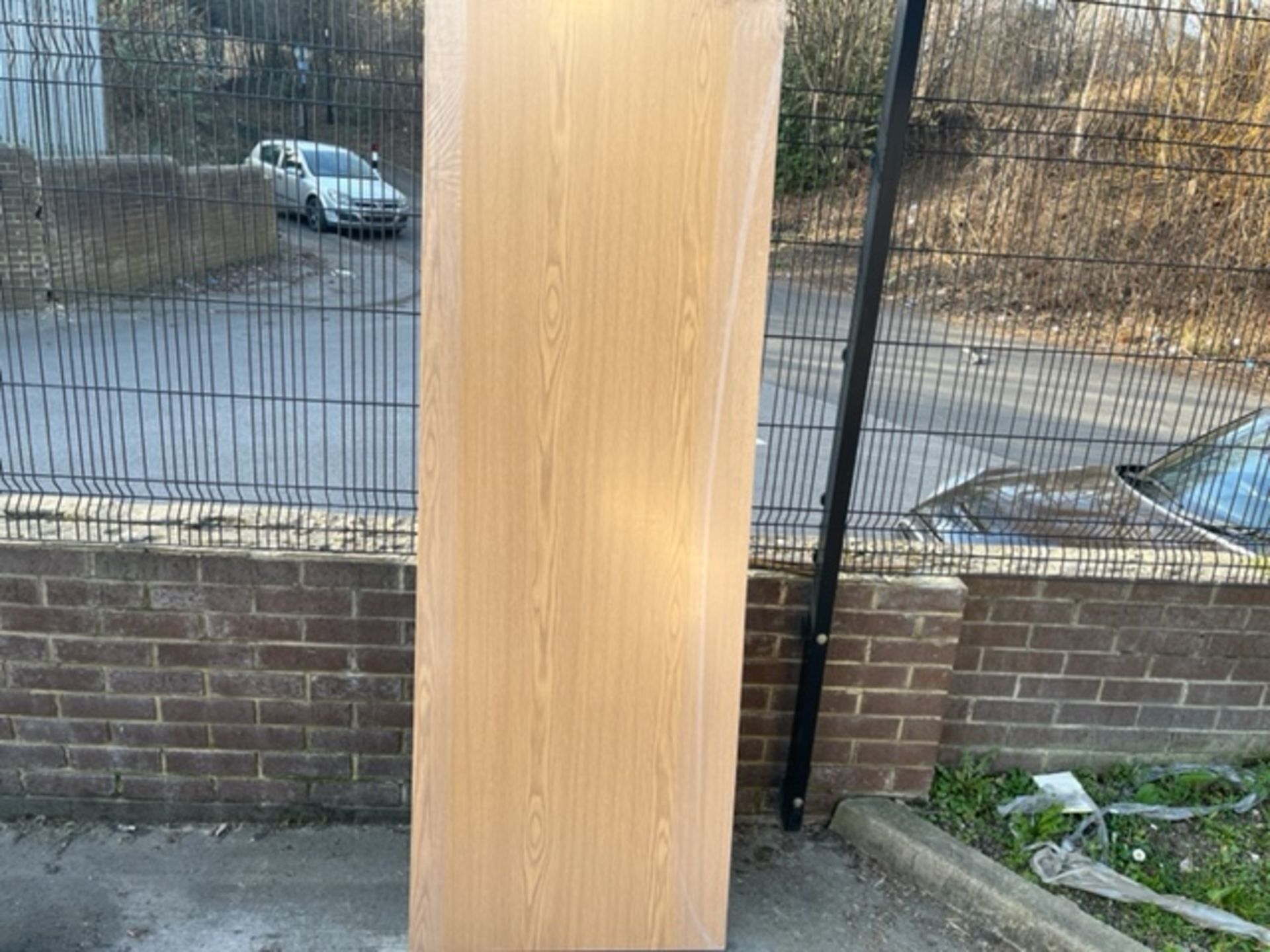 PALLET TO CONTAIN 10 X BRAND NEW VICAIMA OAK VERTICAL FOIL WOODEN DOORS 686 X 1981 X 35MM