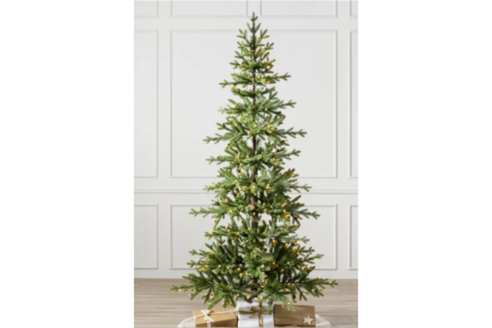 BH (The worlds leading Christmas Trees) Alpine Christmas Tree 6ft with LED Clear Lights. RRP £649.