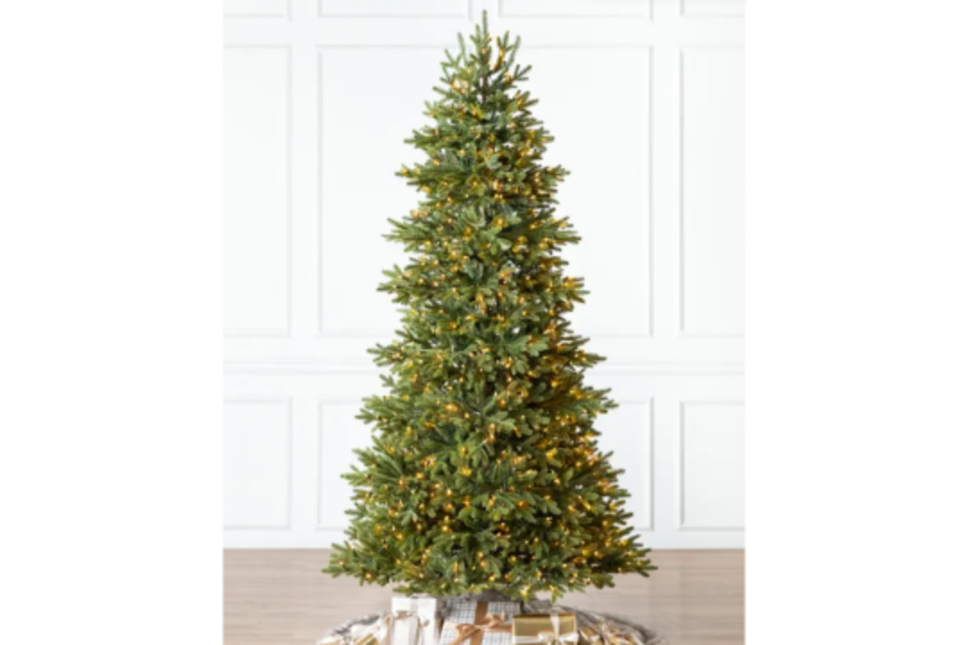 BH (The worlds leading Christmas Trees) BH Norway Spruce® 6ft with LED Clear Lights RRP £689.00. -