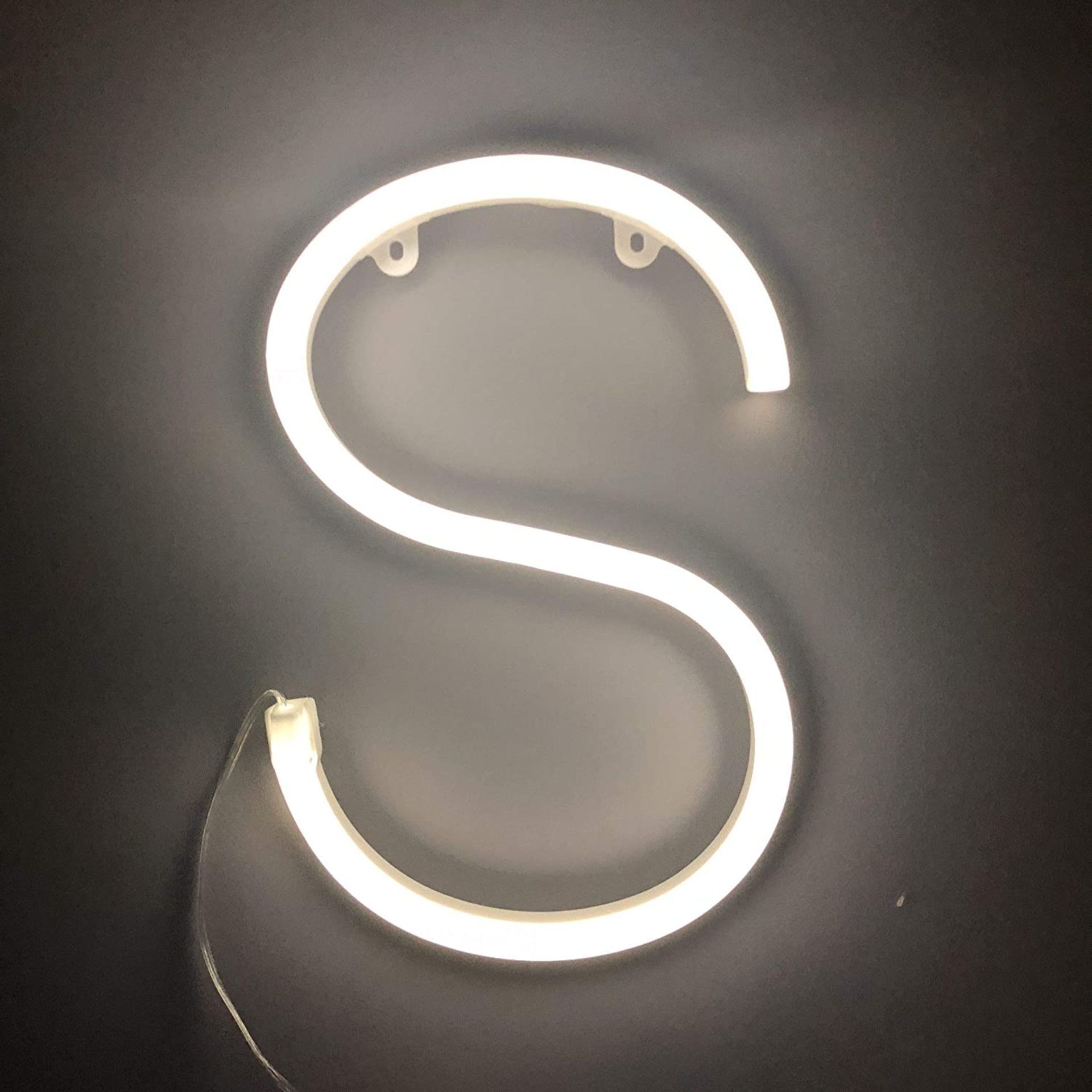 30 X BRAND NEW NEON WHITE LETTER LIGHTS ASSORTED (FREE STANDING OR WALL HANGING) RRP £15 EACH S1RA