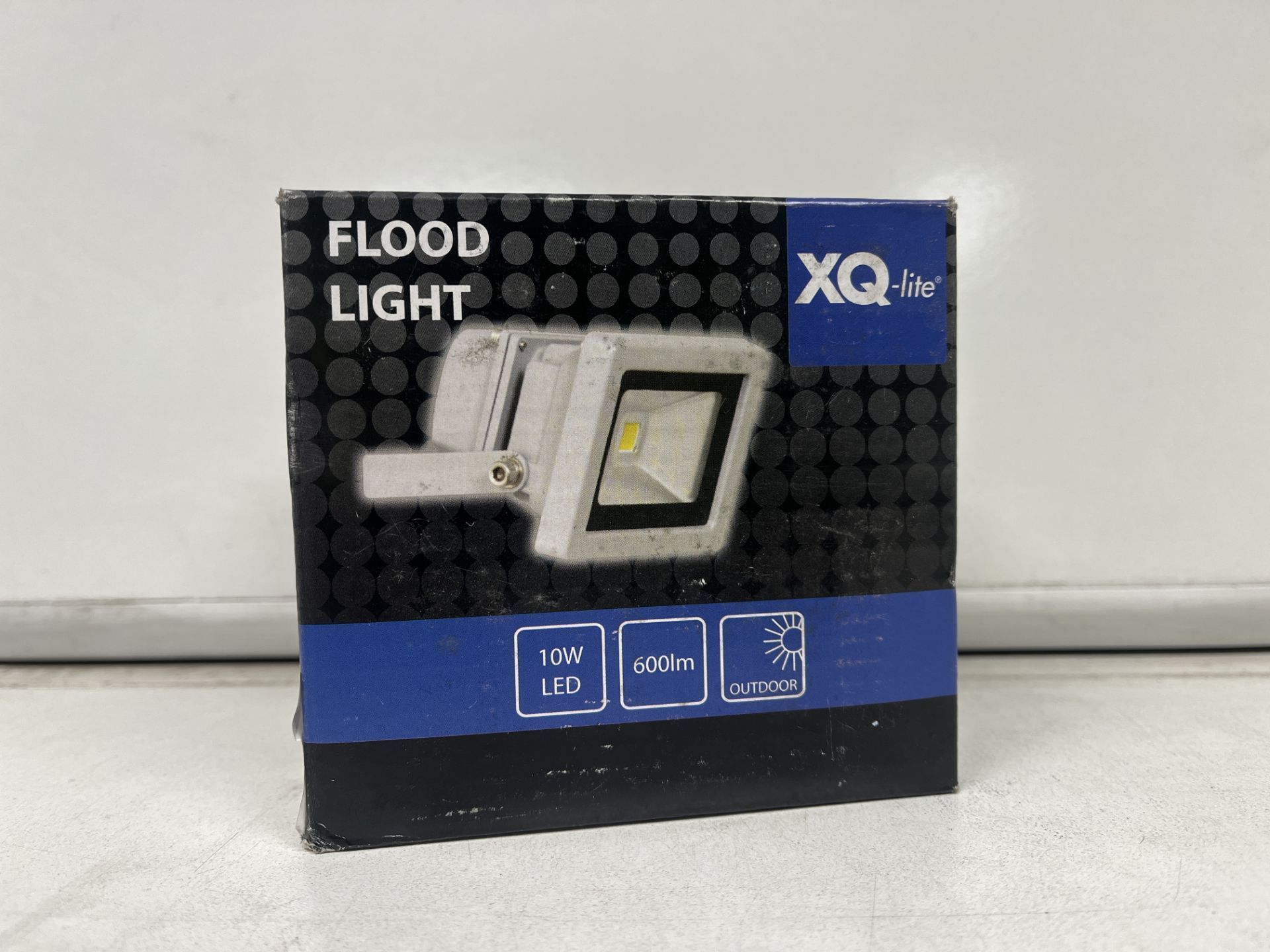 PALLET TO CONTAIN 60 X XQ-LITE MAINS POWERED COOL WHITE LED FLOODLIGHTS RRP £21 EACH R3.4
