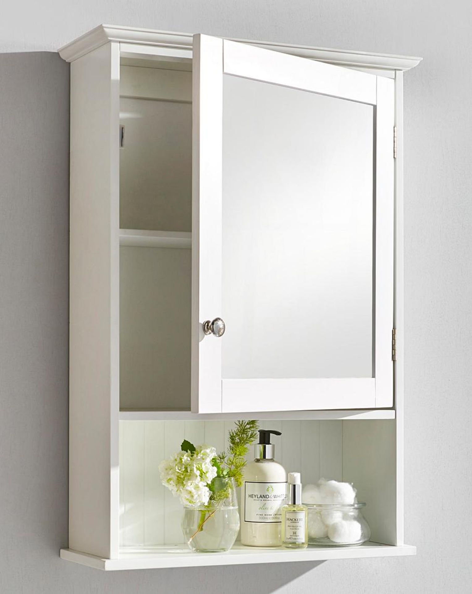 New England Mirror Cabinet. - SR4. Clean, pretty and boasting a gorgeous country style, this - Image 2 of 2