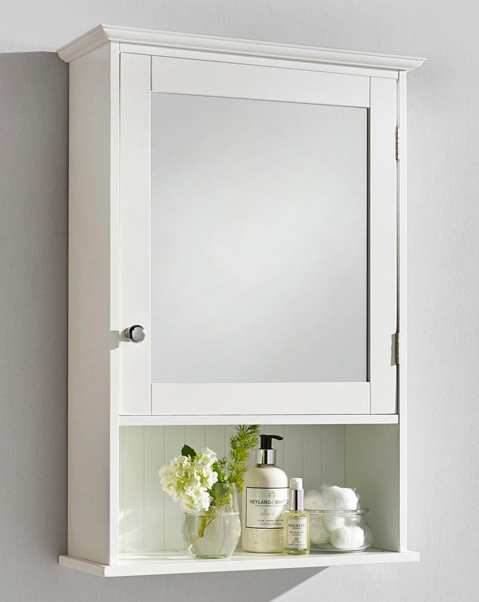New England Mirror Cabinet. - SR4. Clean, pretty and boasting a gorgeous country style, this
