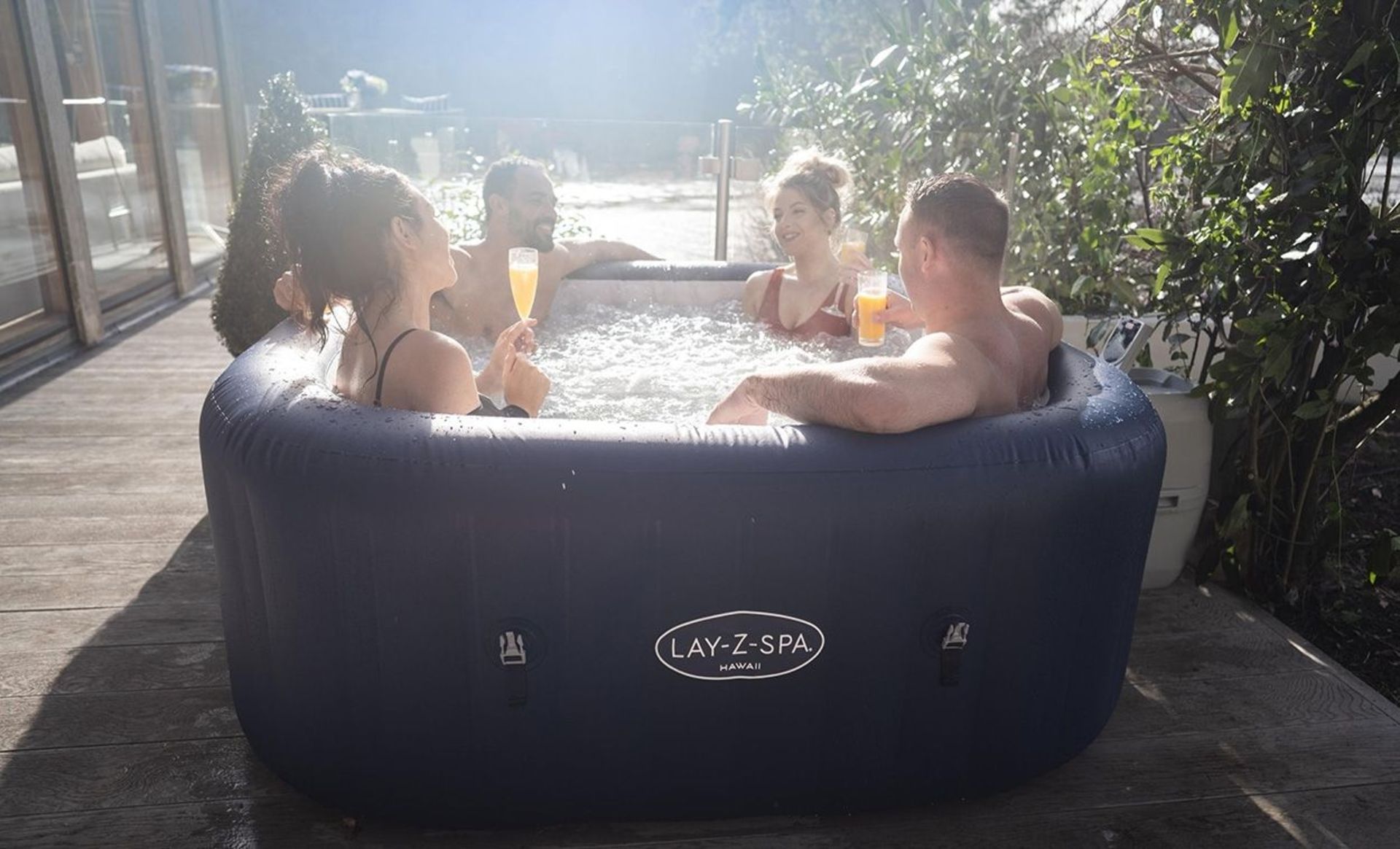 NEW & BOXED LAY-Z-SPA 6 PERSON HAWAII AIRJET. RRP £699. The Hawaii AirJet™ offers the perfect - Image 3 of 6