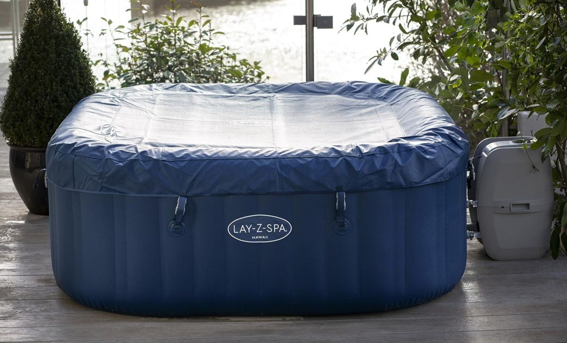 NEW & BOXED LAY-Z-SPA 6 PERSON HAWAII AIRJET. RRP £699. The Hawaii AirJet™ offers the perfect - Image 5 of 6