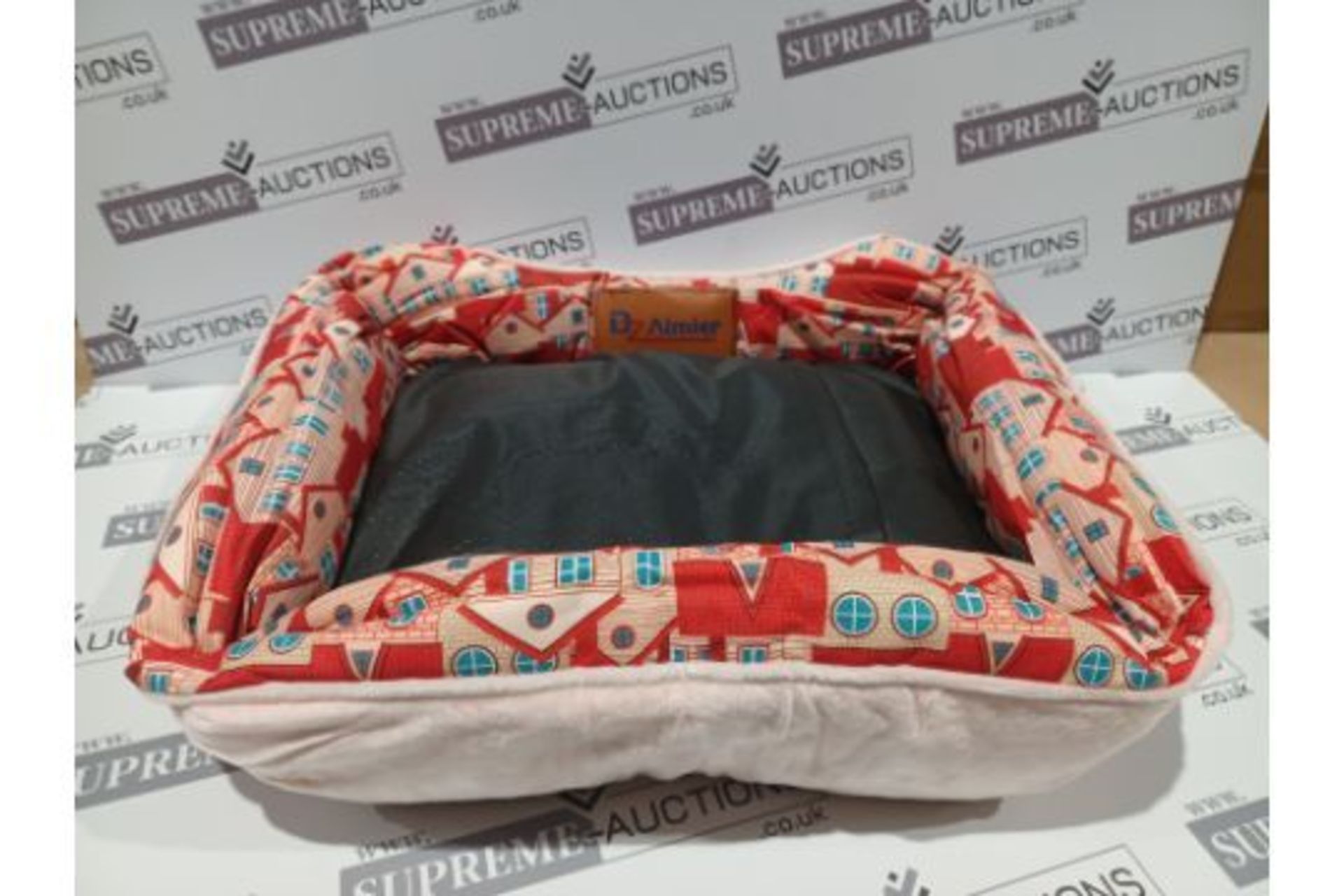 8 X BRAND NEW ASSORTED LUXURY COMFORT PET BEDS IN VARIOUS STYLES AND SIZES S1P - Image 2 of 3
