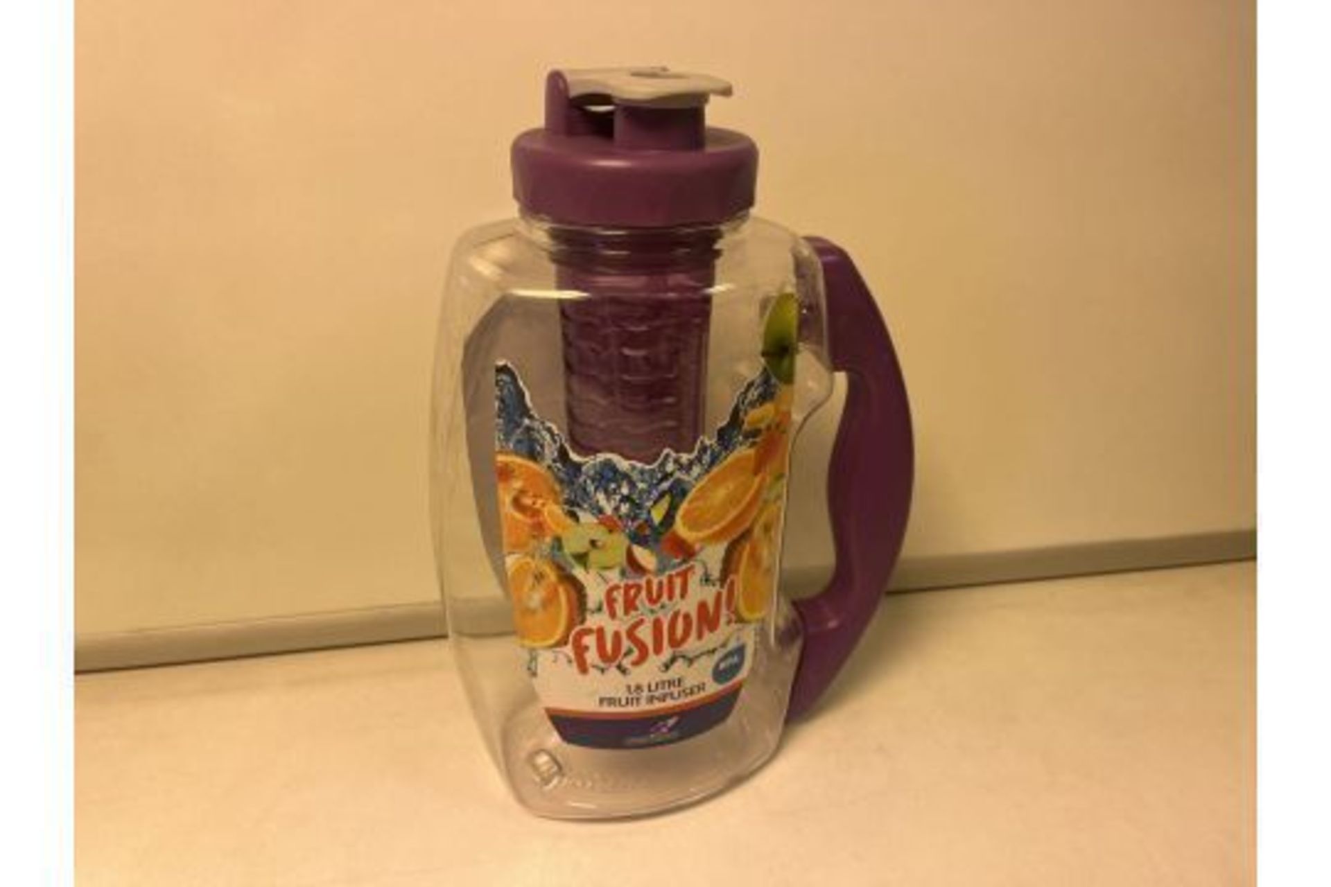 36 X BRAND NEW 1.8L BPA FREE FRUIT INFUSION BOTTLES IN VARIOUS COLOURS R2/10