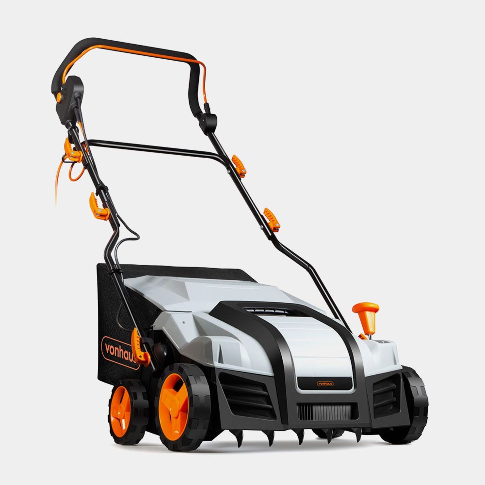 1800W Electric Lawn Scarifier & Rake. - BI. Equipped with two interchangeable rollers, the