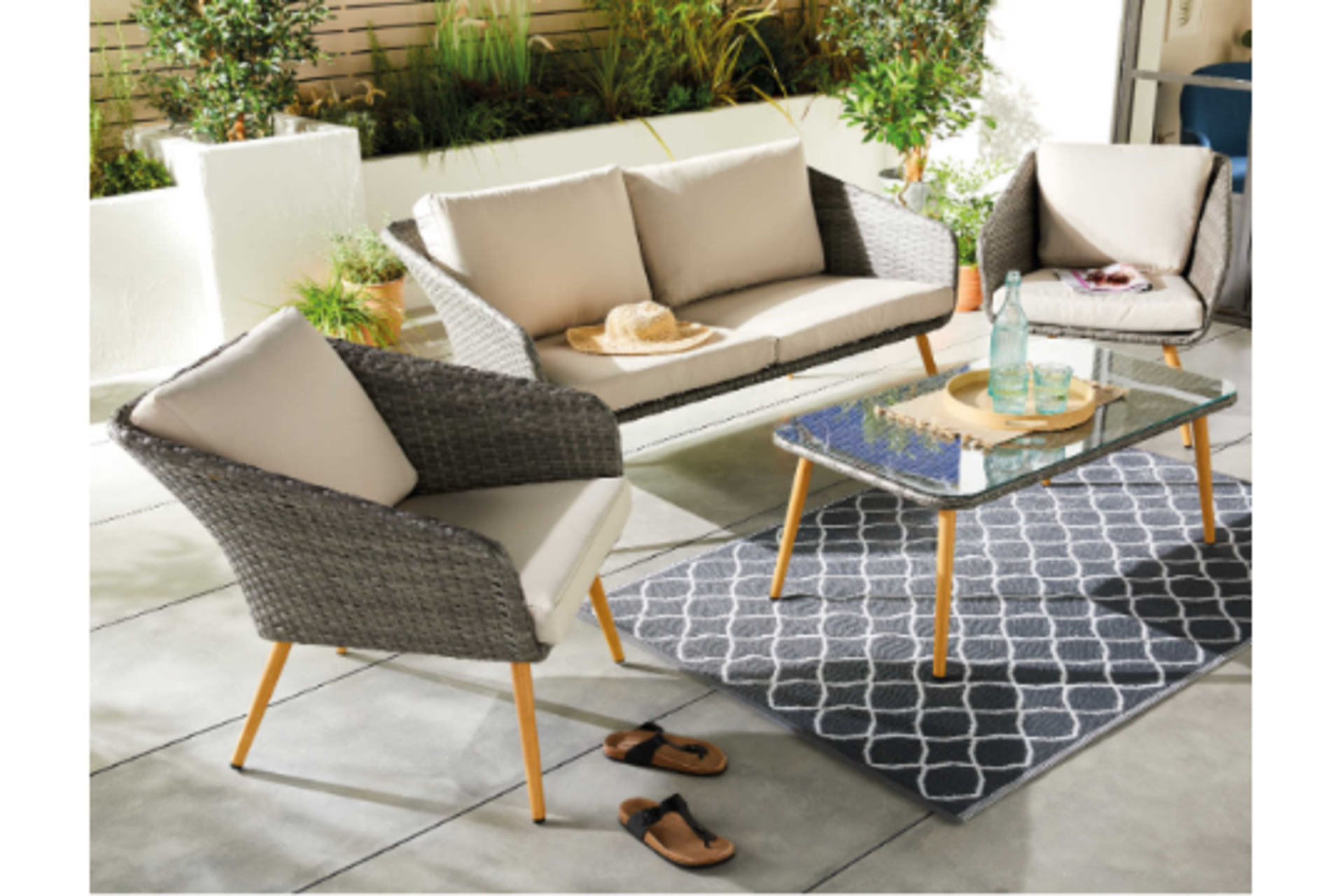 Luxury Rattan Coffee Set. Enjoy those lazy days in the sun whilst relaxing on the Rattan Coffee Set. - Image 2 of 2