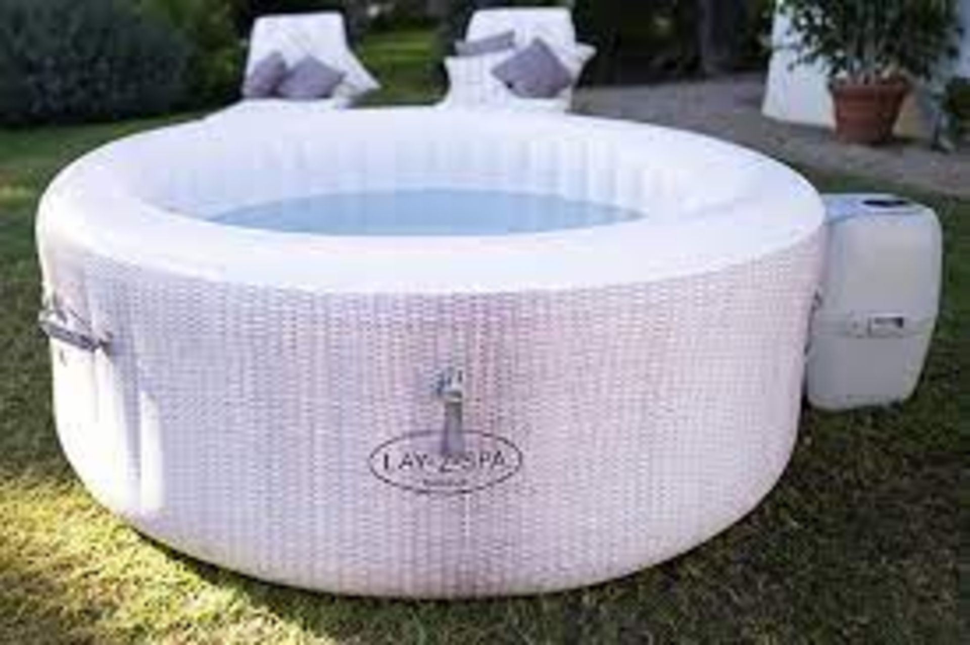 Lay-Z Spa Cancun AirJet. RRP £729.00. Revitalise your body and mind in water temperatures of up to