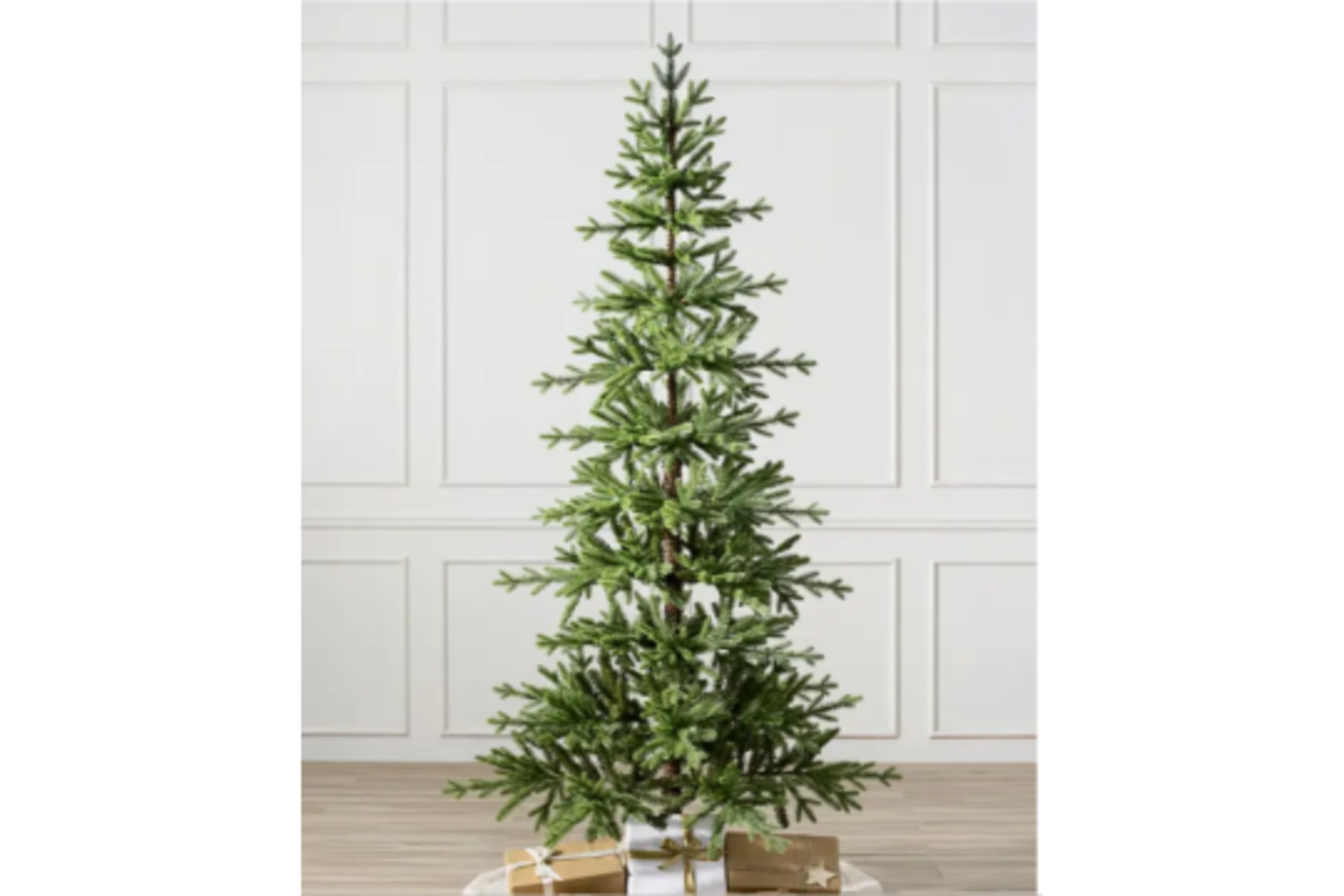 BH (The worlds leading Christmas Trees) Alpine Christmas Tree 4ft Unlit Tree. RRP £329.00. - BI. The