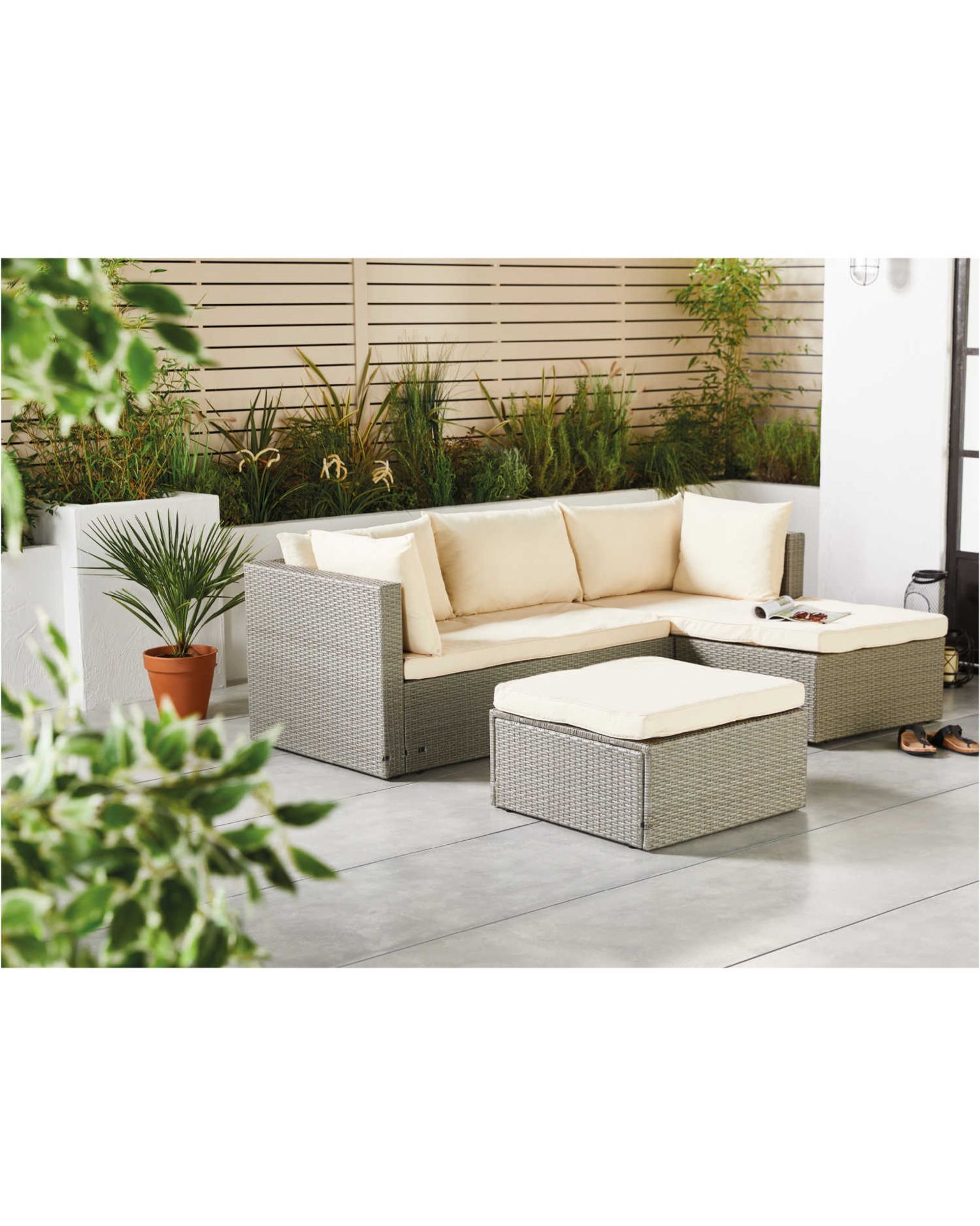 New & Boxed Luxury Grey & Cream Corner Sofa Set. Soak in the sun and feel that summer breeze while