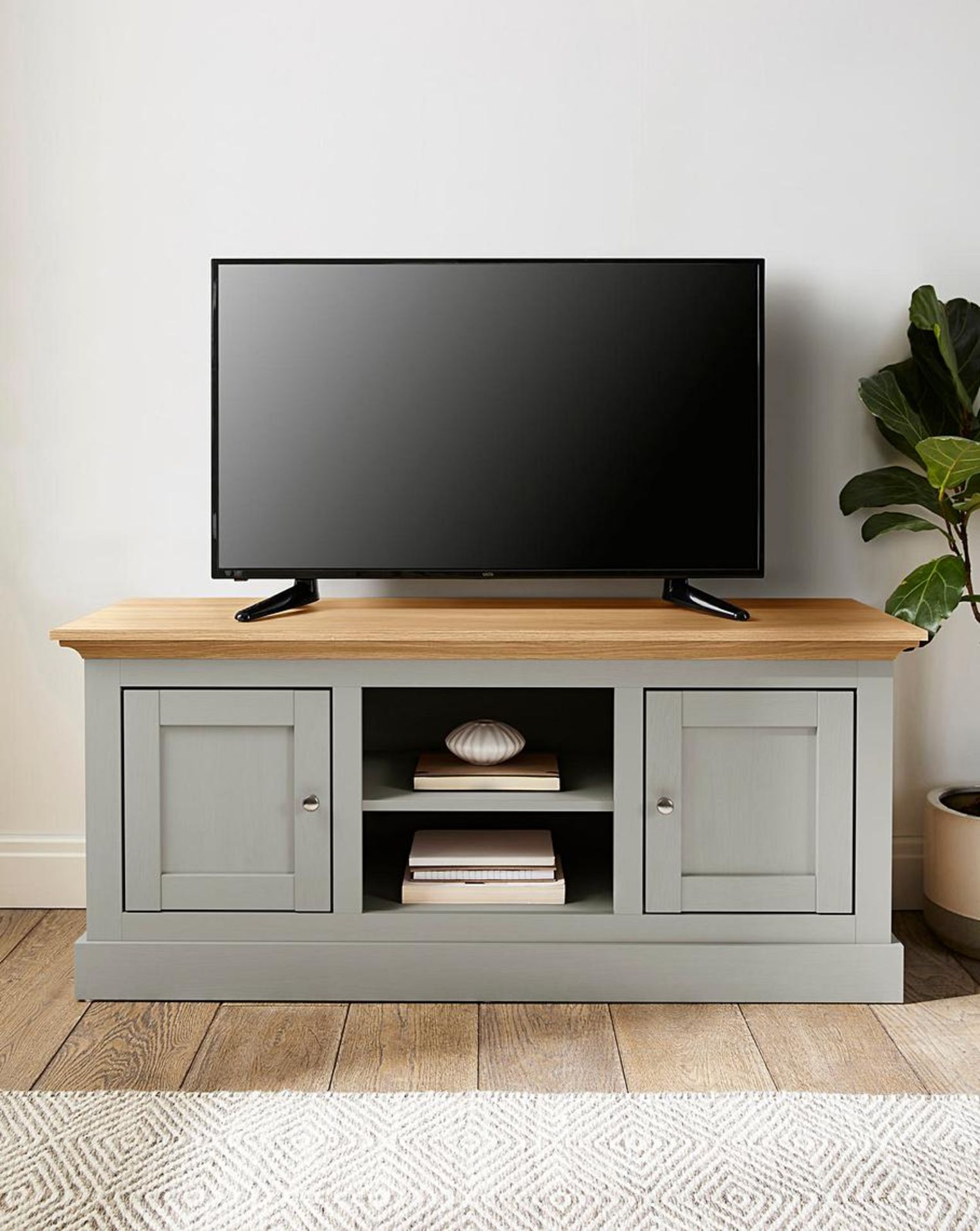 Julipa Ashford Wide TV Stand. RRP £349.00. Bring an elegant country-style charm into your bedroom - Image 2 of 2