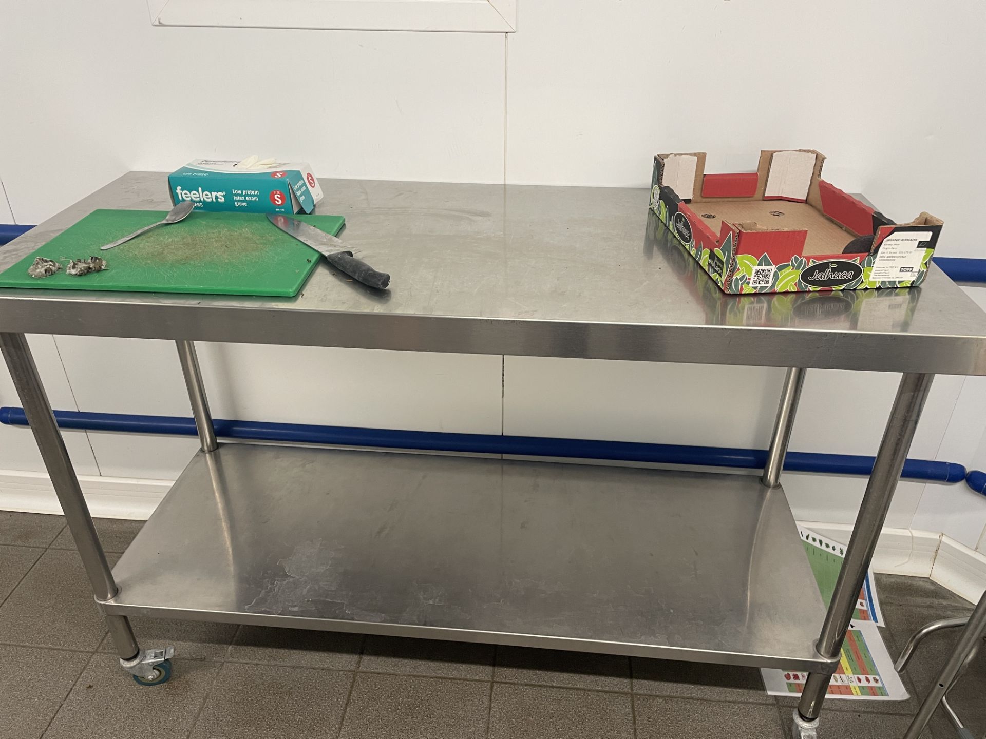 WHEELED STAINLESS STEEL WORK UNIT/BENCH (SIZE:150(L)X60(D)X90(H)CM. VEG ROOM