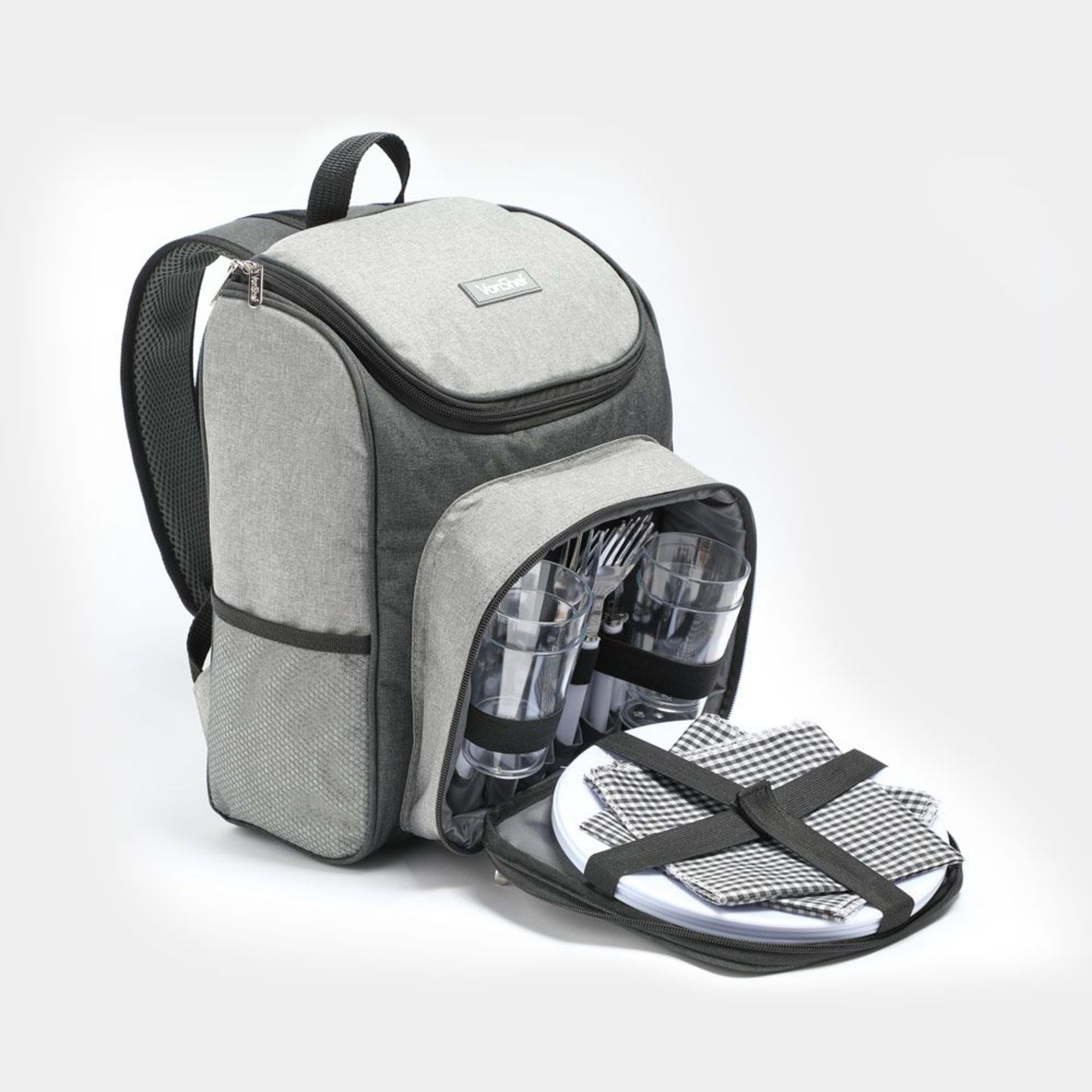 Picnic backpack - 4 Person. -R8. Get out and soak up the sun with the help of our 4-person picnic