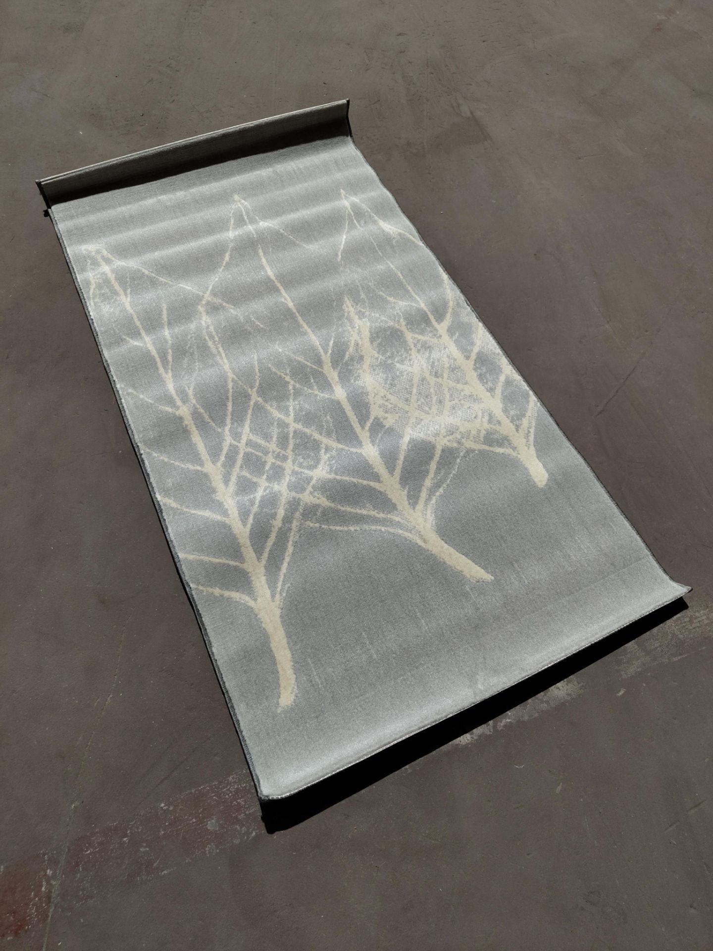 BRAND NEW Glastbury Romantic Leaves Grey Rug Rectangle 80 x 150cm R9B