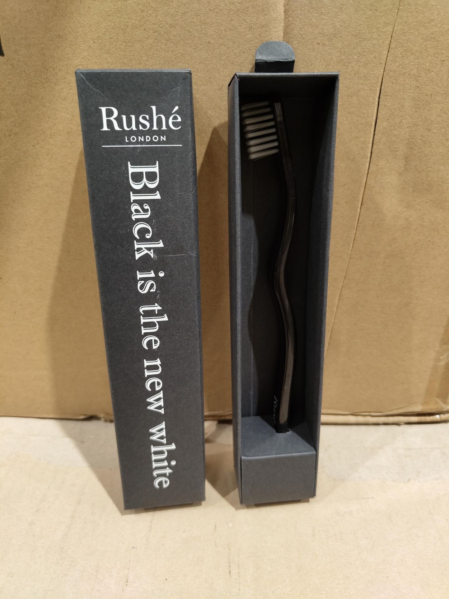 1000 X BRAND NEW RUSHE LONDON BLACK IS THE NEW WHITE TOOTHBRUSHES RRP £7 EACH S1