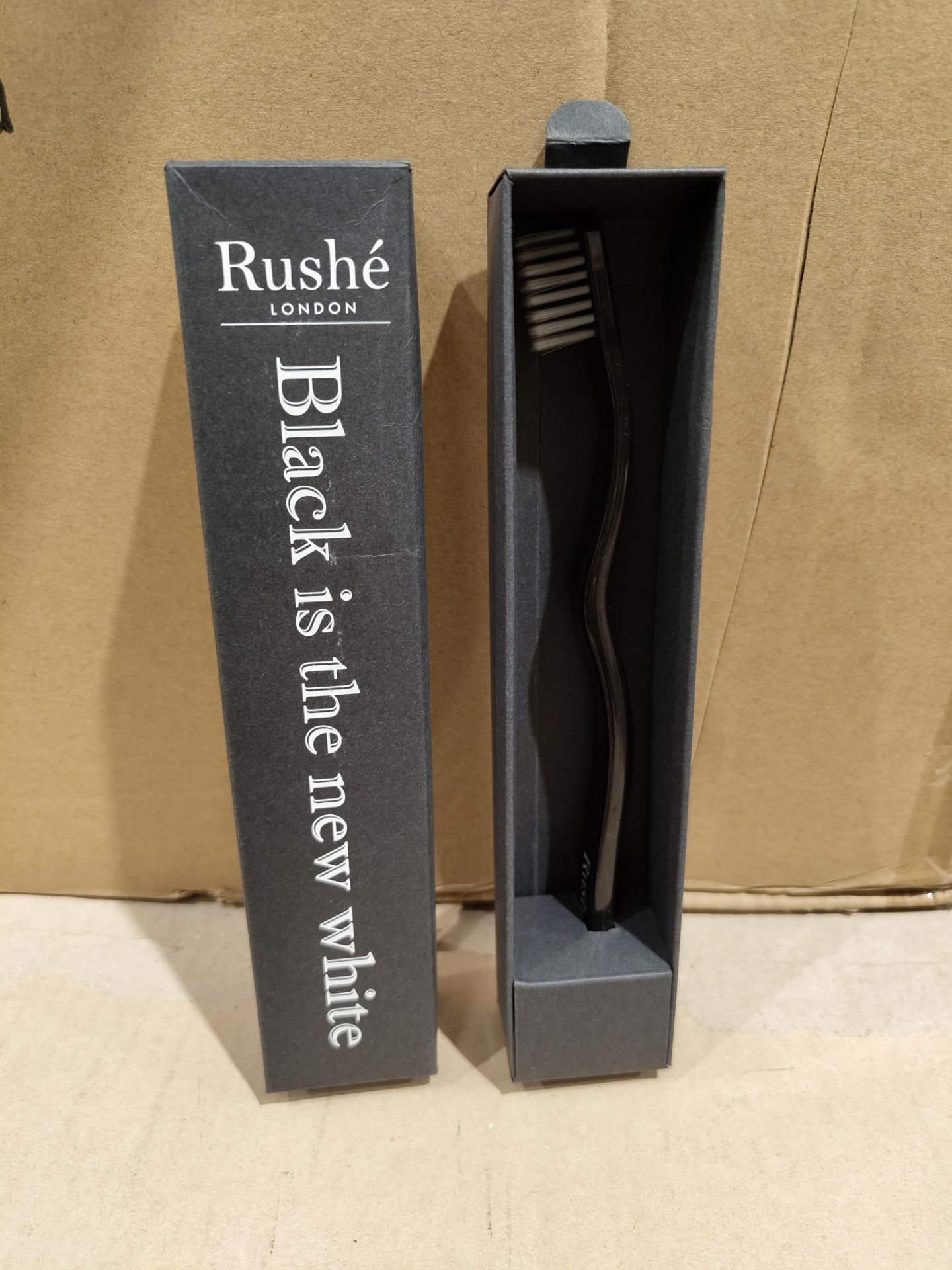1000 X BRAND NEW RUSHE LONDON BLACK IS THE NEW WHITE TOOTHBRUSHES RRP £7 EACH S1