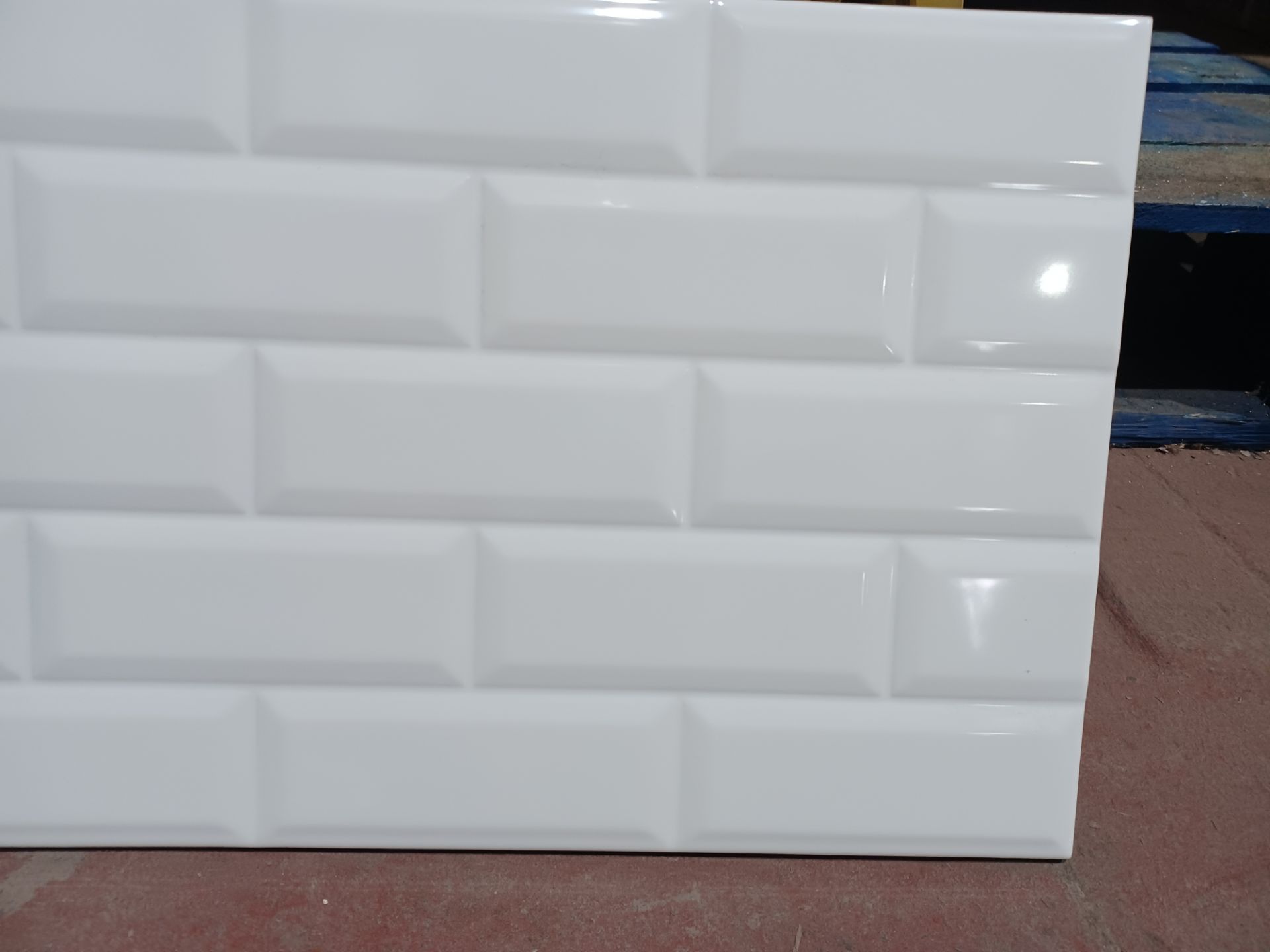 PALLET TO CONTAIN 30 X NEW PACKS OF Johnson Tiles DEVOL GLOSSY WHITE 600x300mm Wall Tiles ( - Image 2 of 3